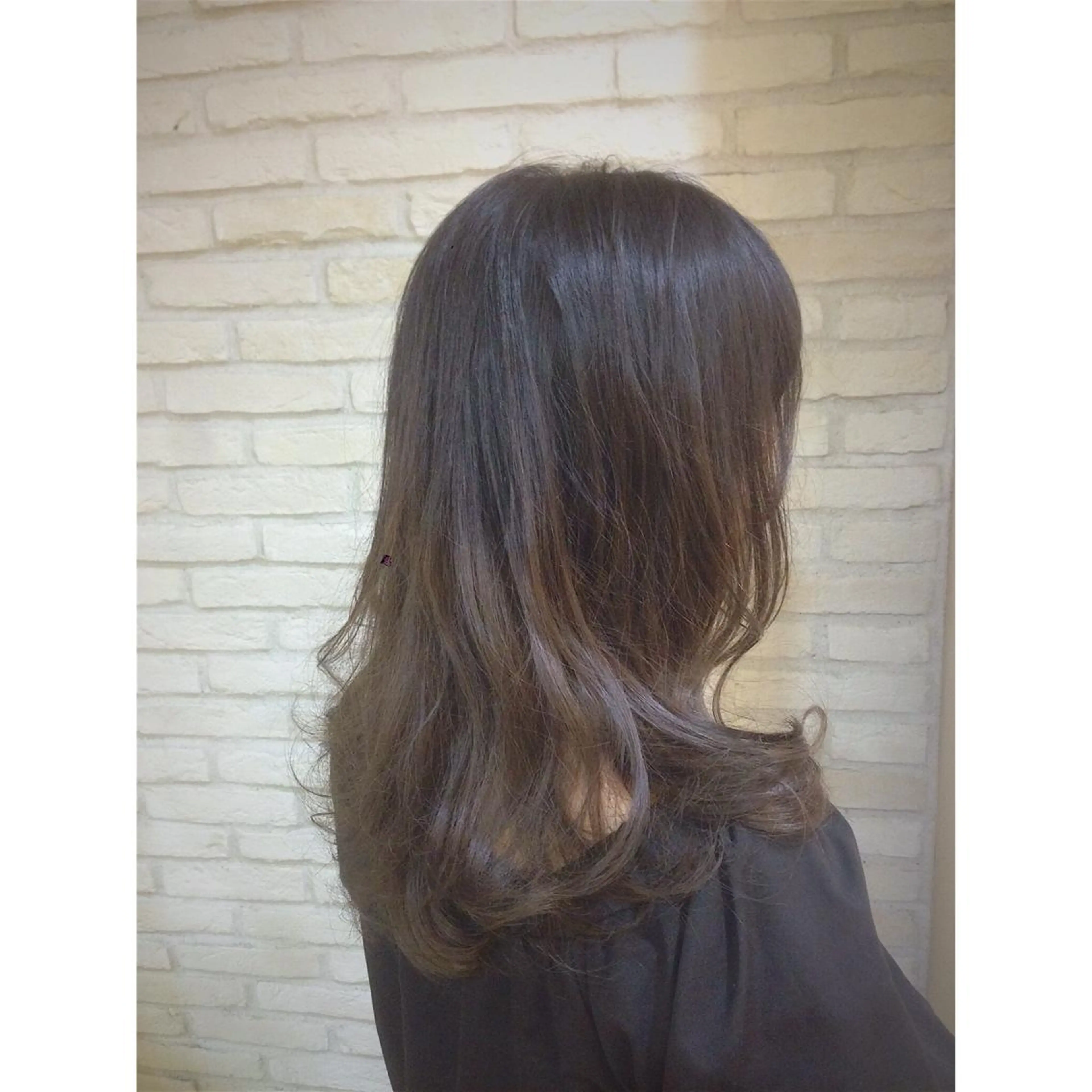 ロング カラー グラデーションカラー グレージュ 小倉 聖也のヘアスタイル