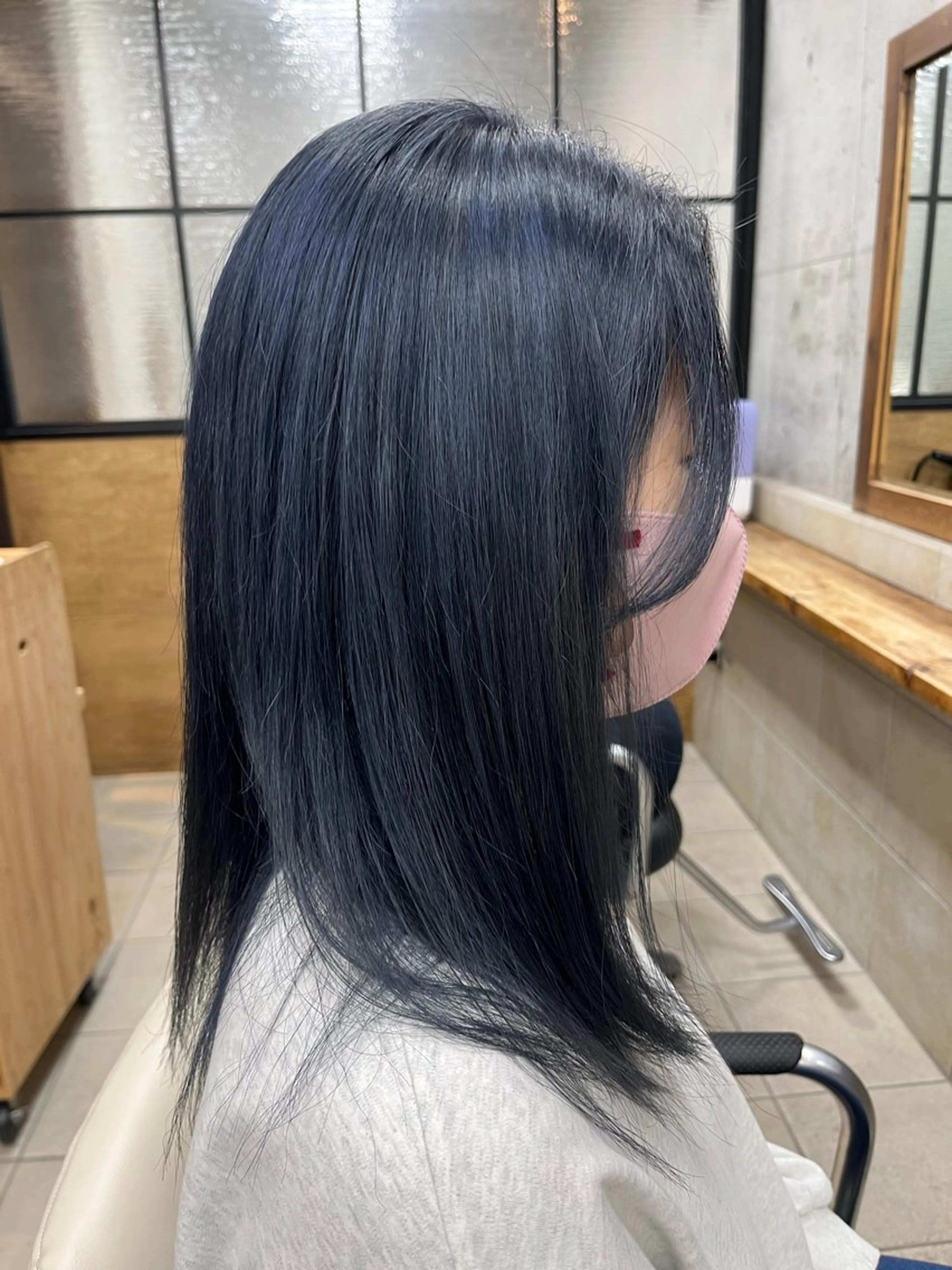 セミロング カラー ブリーチ ブルーカラー エドルカラー ヘアカラー vis-a-vis　板橋店所属・たなか なおのヘアスタイル