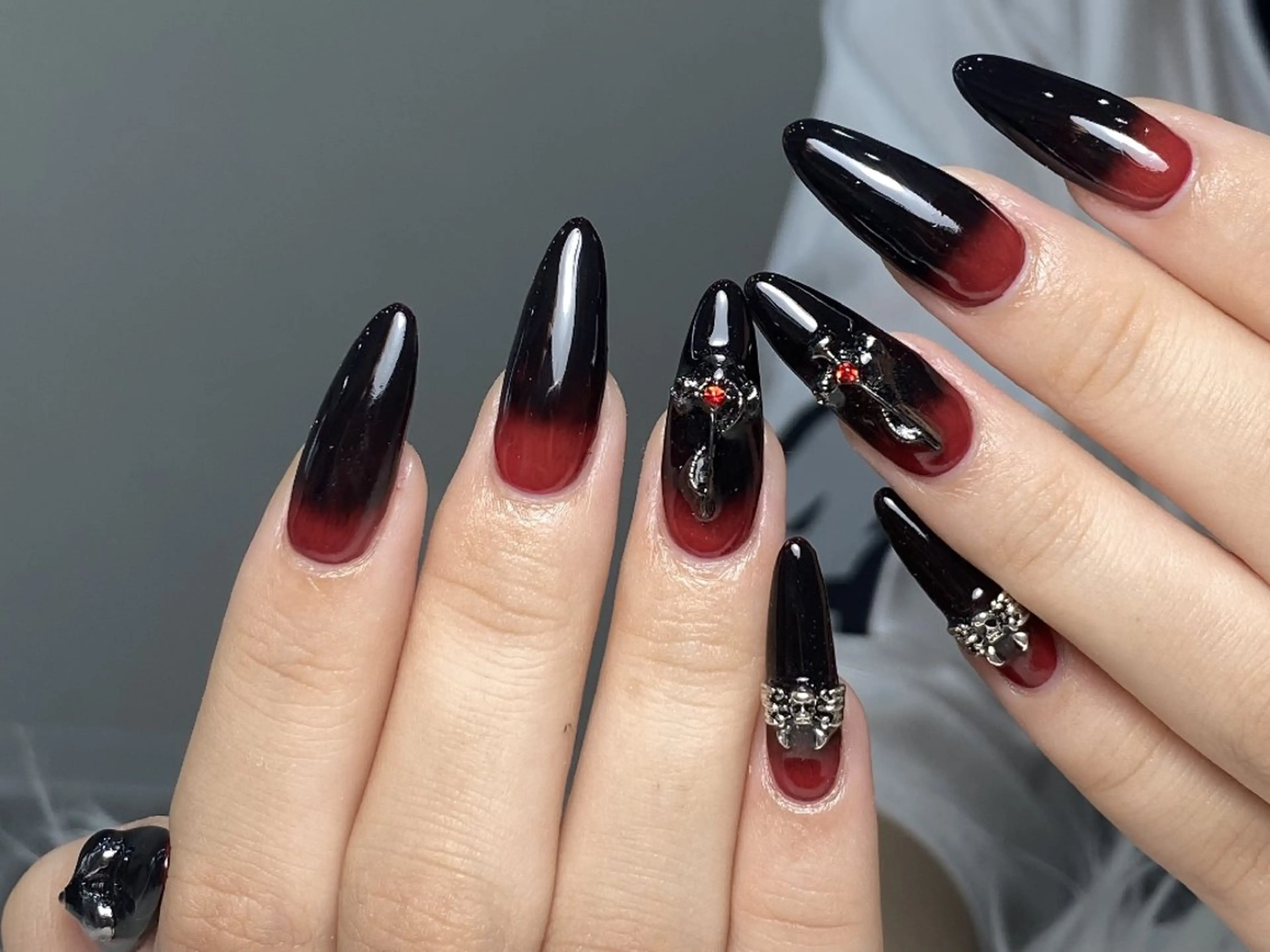 ネイル チークネイル 長さ出し フレンチネイル ジェルネイル キラキラネイル ハンドネイル UM Nail Salonのネイルデザイン