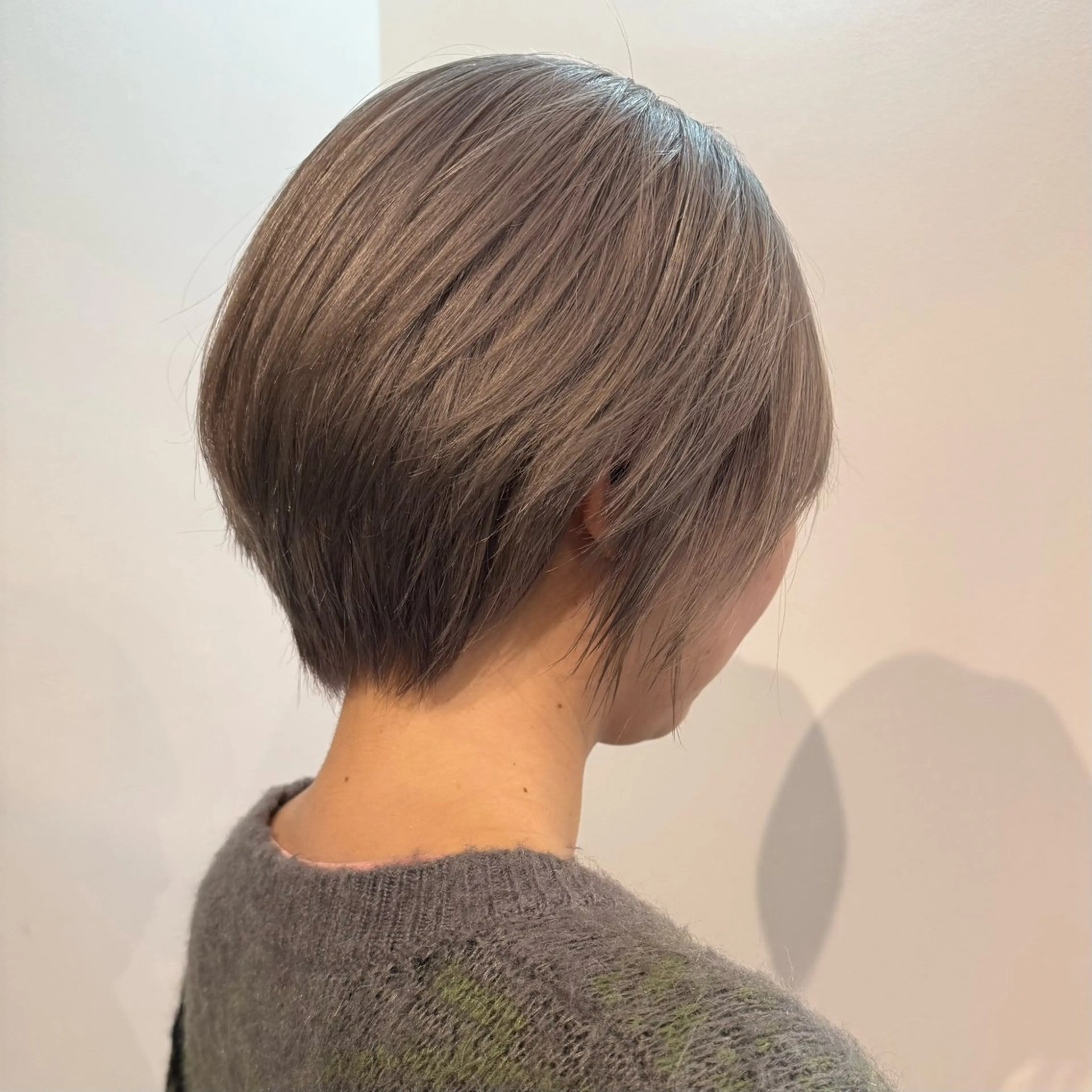 ショート カラー グレージュ ヘアカラー ブリーチモデル yumekaのヘアスタイル