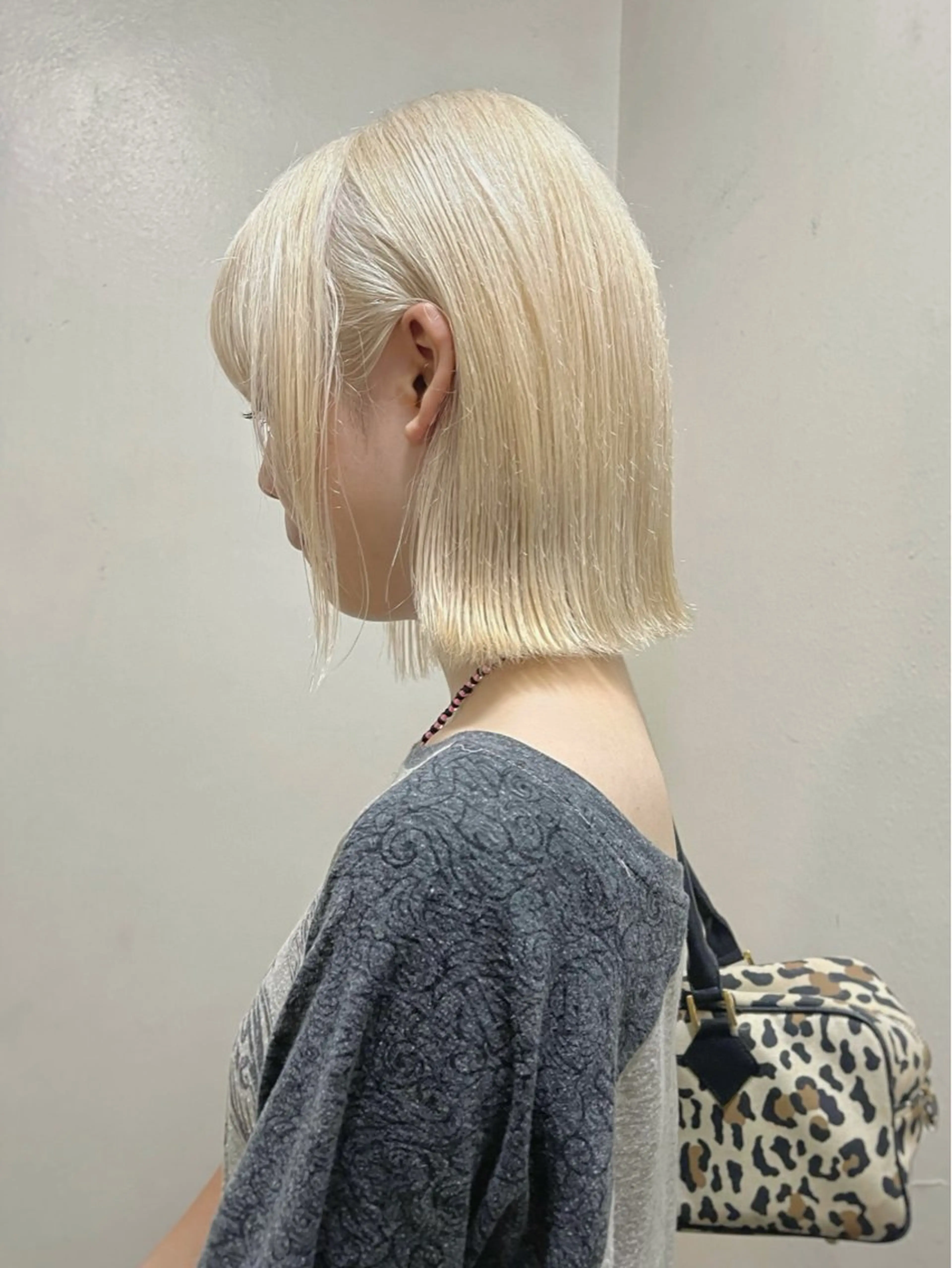 ミディアム カラー 抜きっぱなしブロンド ブロンド カット ヘアカラー トリートメント ヘアセット 安部佑哉/ハイトーン /レイヤー/ブリーチのヘアスタイル