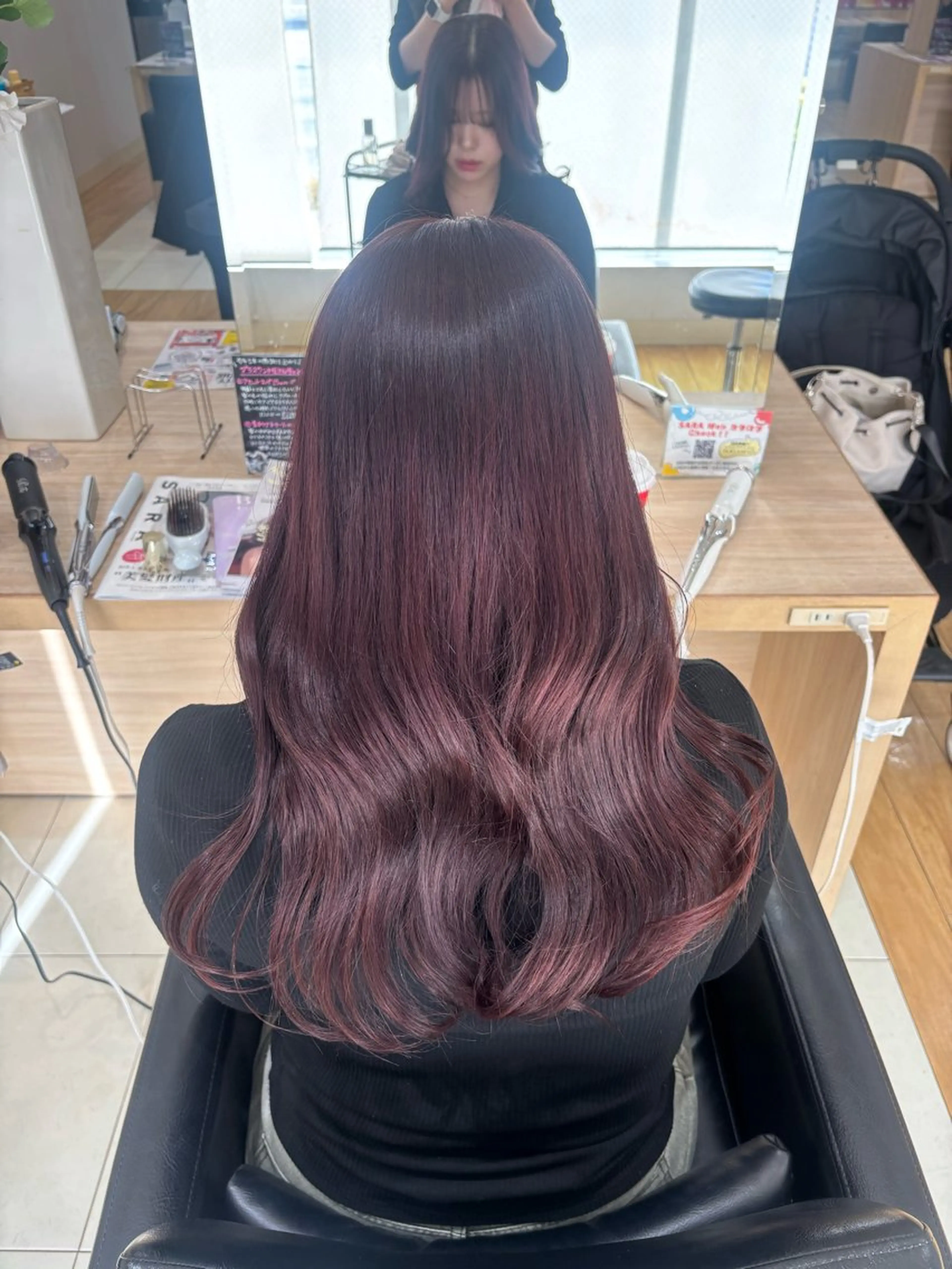 ロング ヘアカラー 松岡 ひなののヘアスタイル