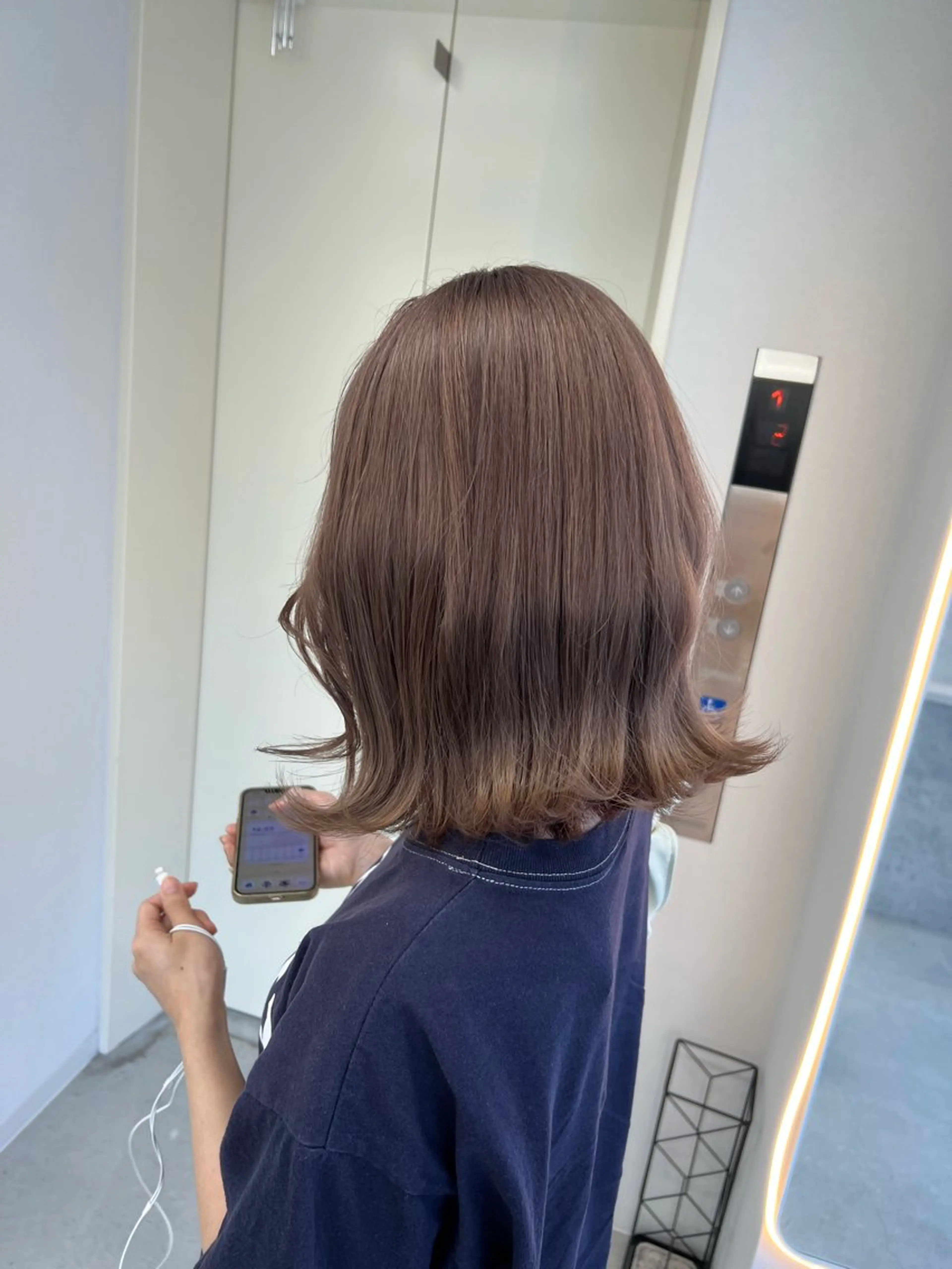 ミディアム maya レイヤーカットのヘアスタイル