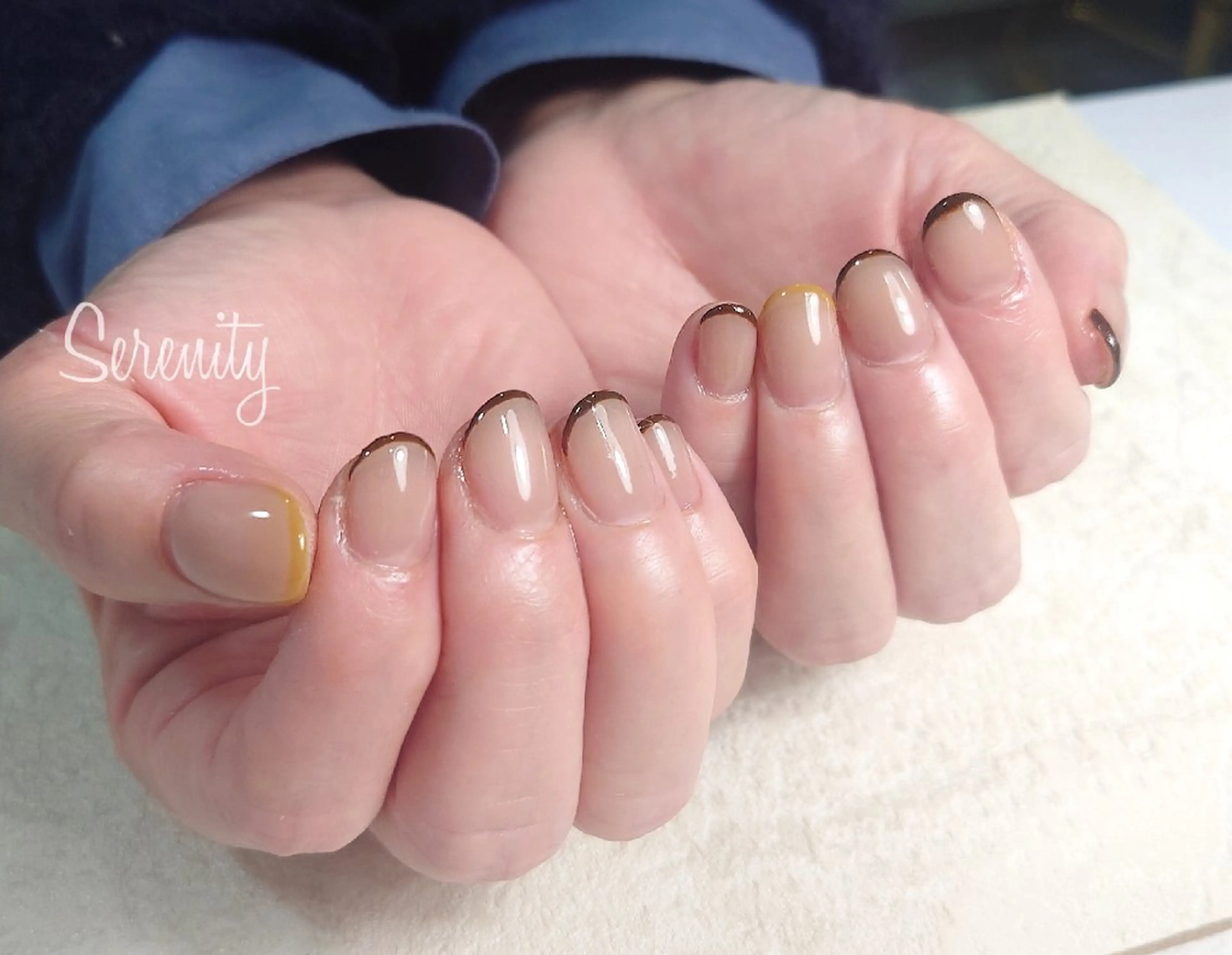 ネイル ブラウン フレンチネイル 持ち込み 黄色 nail  serenityのネイルデザイン