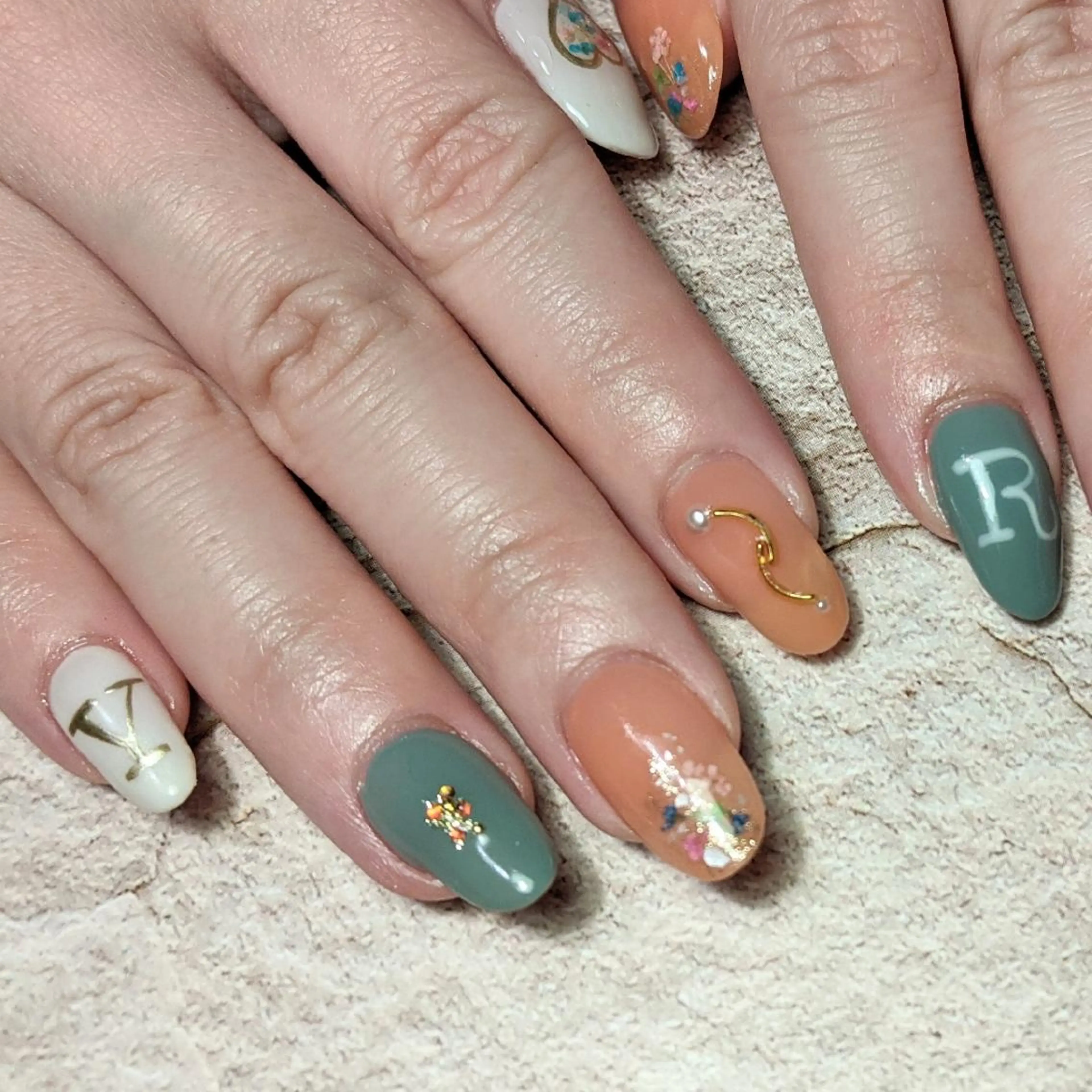 ネイル アートネイル ｱｲﾗｯｼｭ ﾈｲﾙ ｻﾛﾝ つけるのマツエク・マツパデザイン