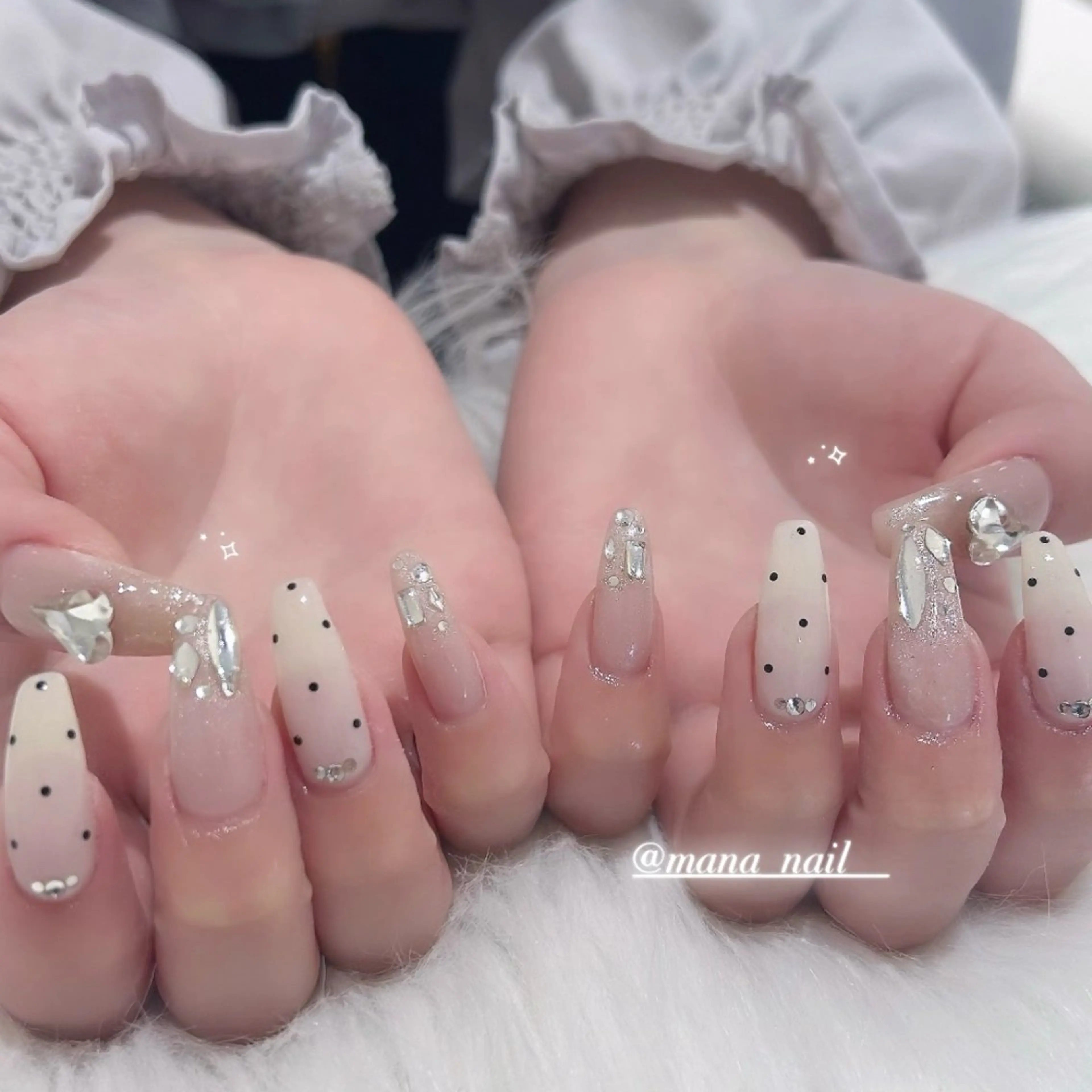 ネイル ドット ハンドネイル 🤍Earth笛吹 𝑴𝒂𝒏𝒂🤍のネイルデザイン