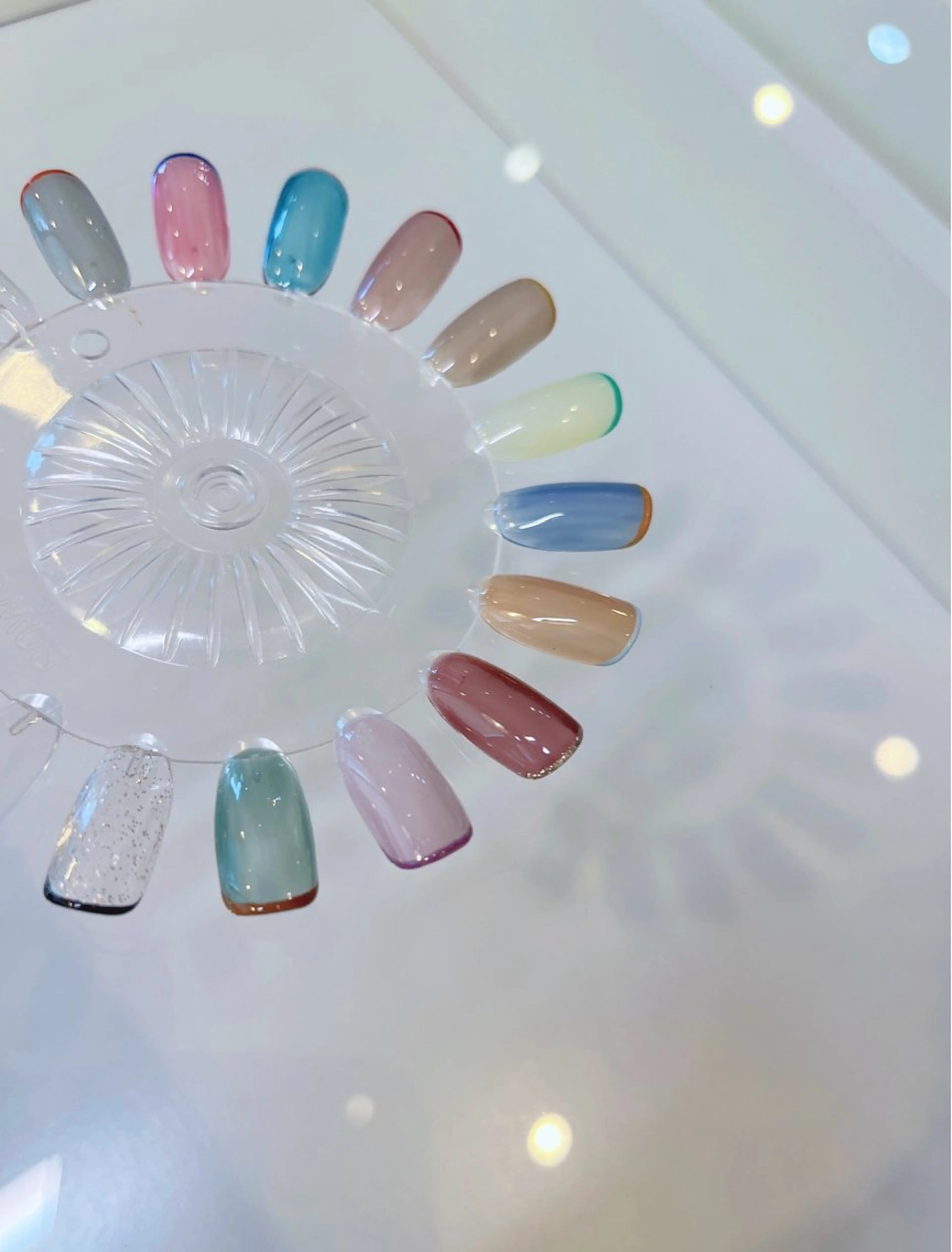 カラーベースフレンチ(初回他店ソフトジェルオフ無料、当店オフ無料)の写真