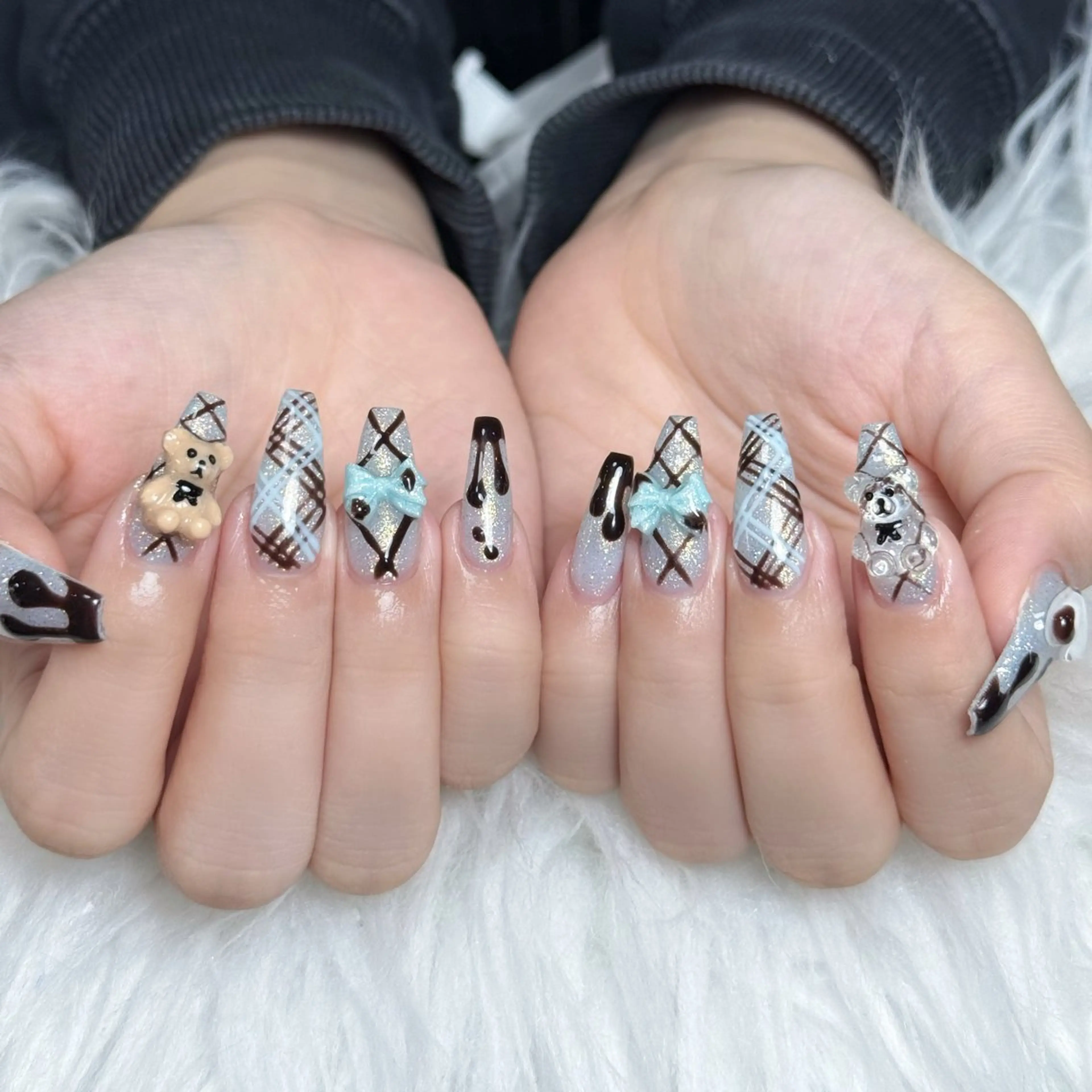 ネイル オーロラネイル ボルドー ブラウン 氷ネイル・うるうるネイル キラキラネイル ハンドネイル Julli NailStudioのネイルデザイン