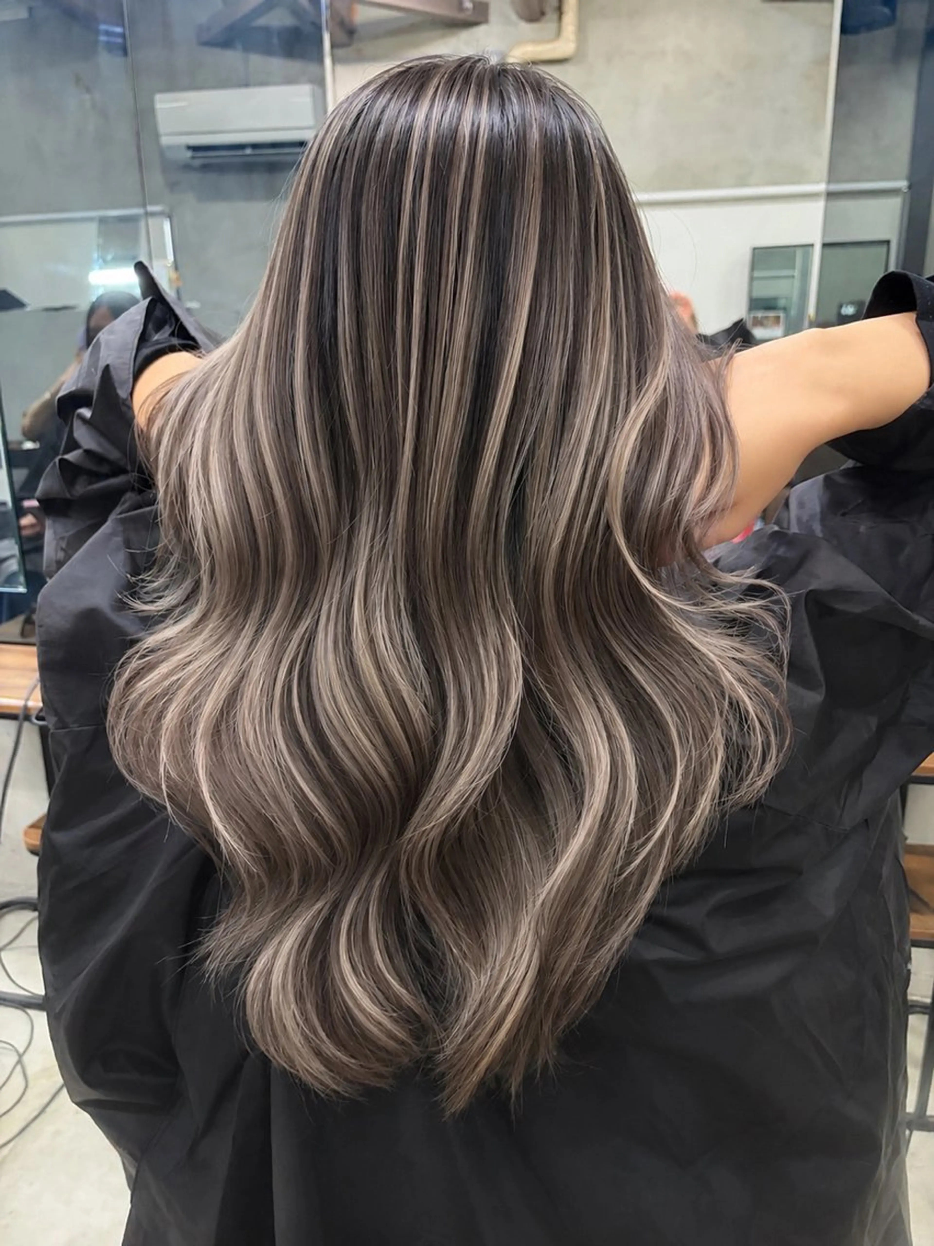 ロング カラー バレイヤージュ レイヤーカット カット ヘアカラー トリートメント AiM エイム　韓国レイヤーのヘアスタイル