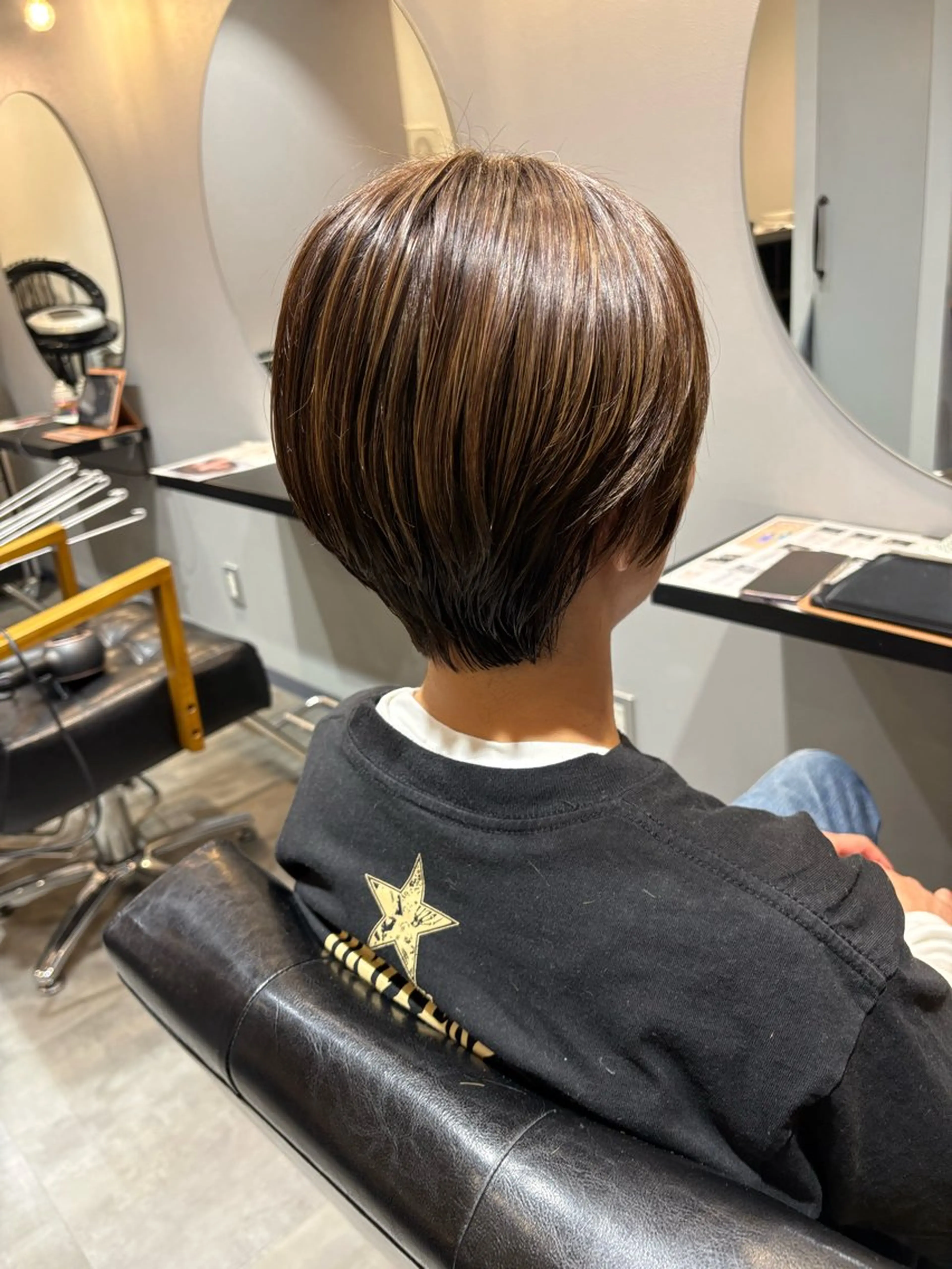 ショート カット ヘアカラー 小堀 いぶきのヘアスタイル