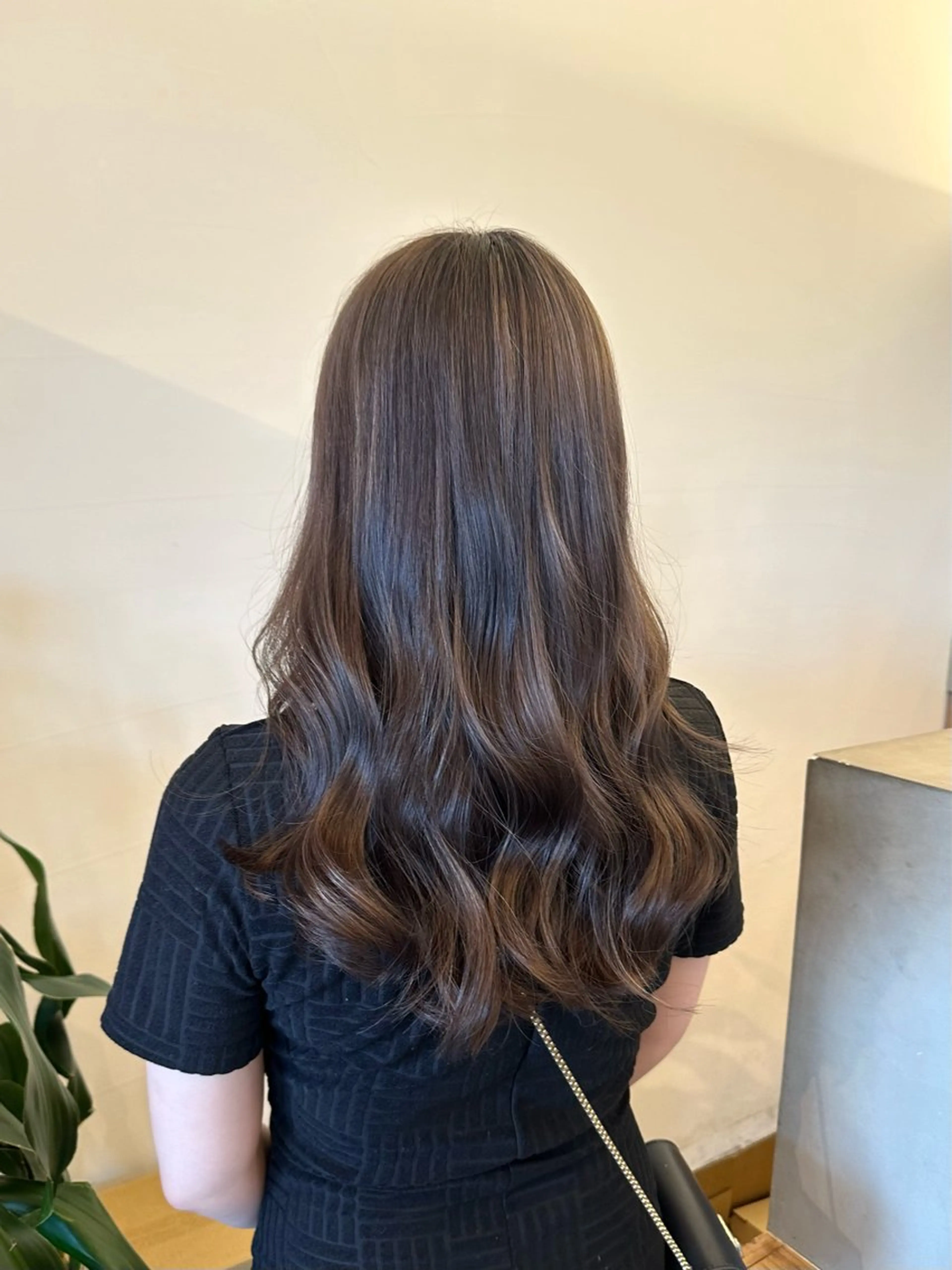 潤つやカラー(全体を明るくしたい、暗くしたい、色味をチェンジしたいお客様に!)の写真