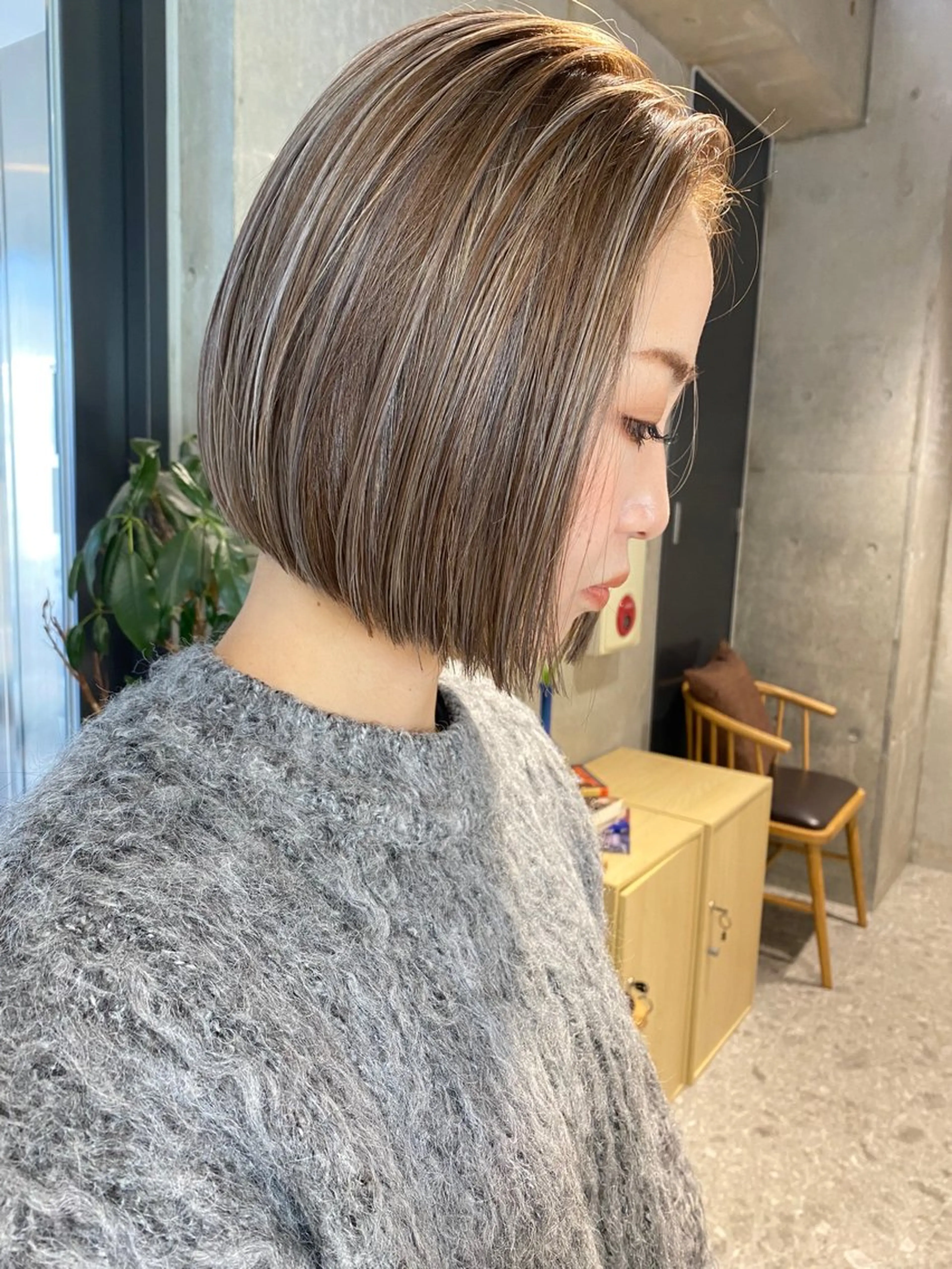 ショート カラー ハイライトカラー ボブ ハイライト ヘアカラー トリートメント ブリーチカラーレイヤ ーカット🦋annaのヘアスタイル