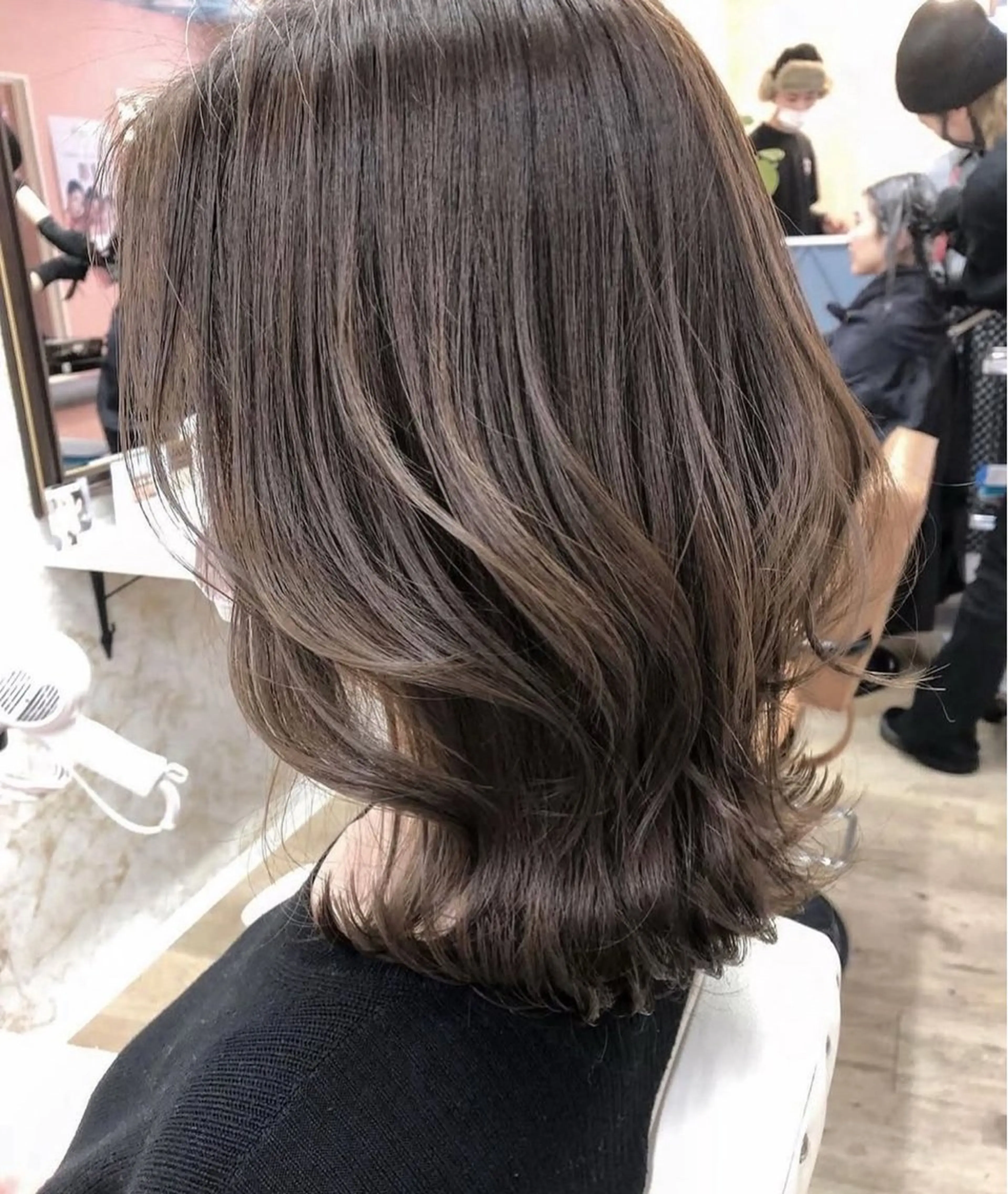 ミディアム カラー ミディアムレイヤー レイヤーカット カット ヘアカラー 縮毛矯正 トリートメント FIGARO レイヤ ーカット/縮毛矯正のヘアスタイル