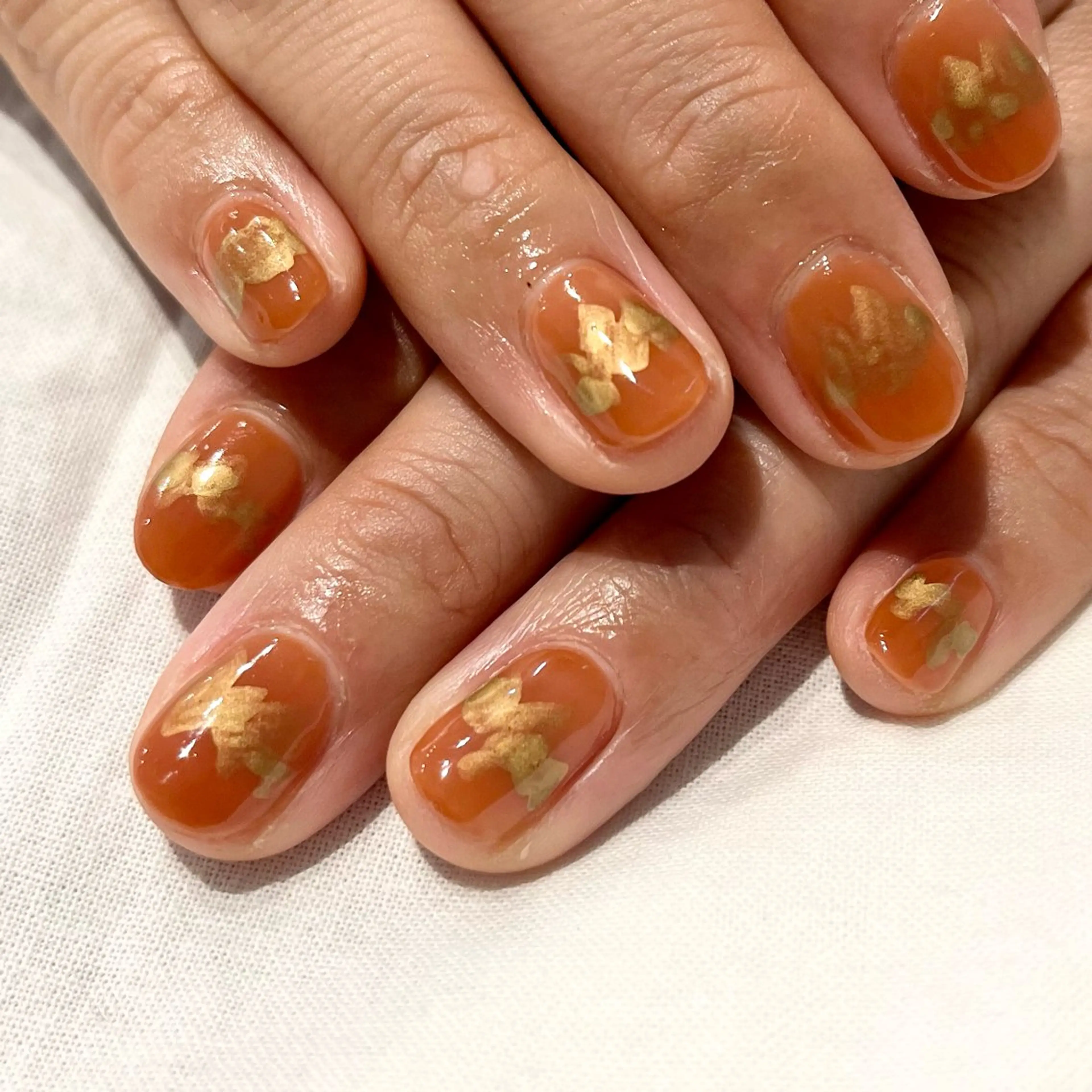 ネイル ブラウン ニュアンスネイル オレンジ nail room Hotori.のネイルデザイン