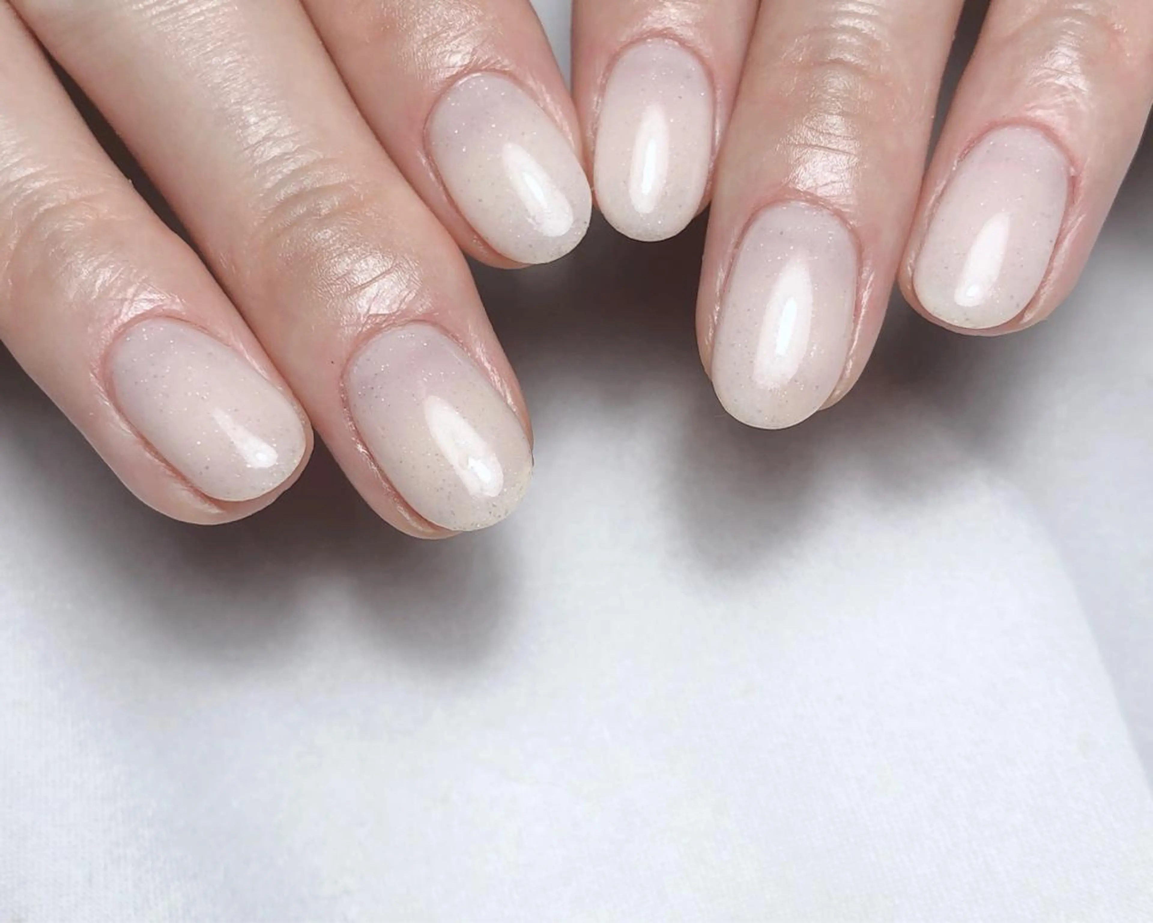 ネイル ホワイト ハンドネイル saki_ nail heronのネイルデザイン