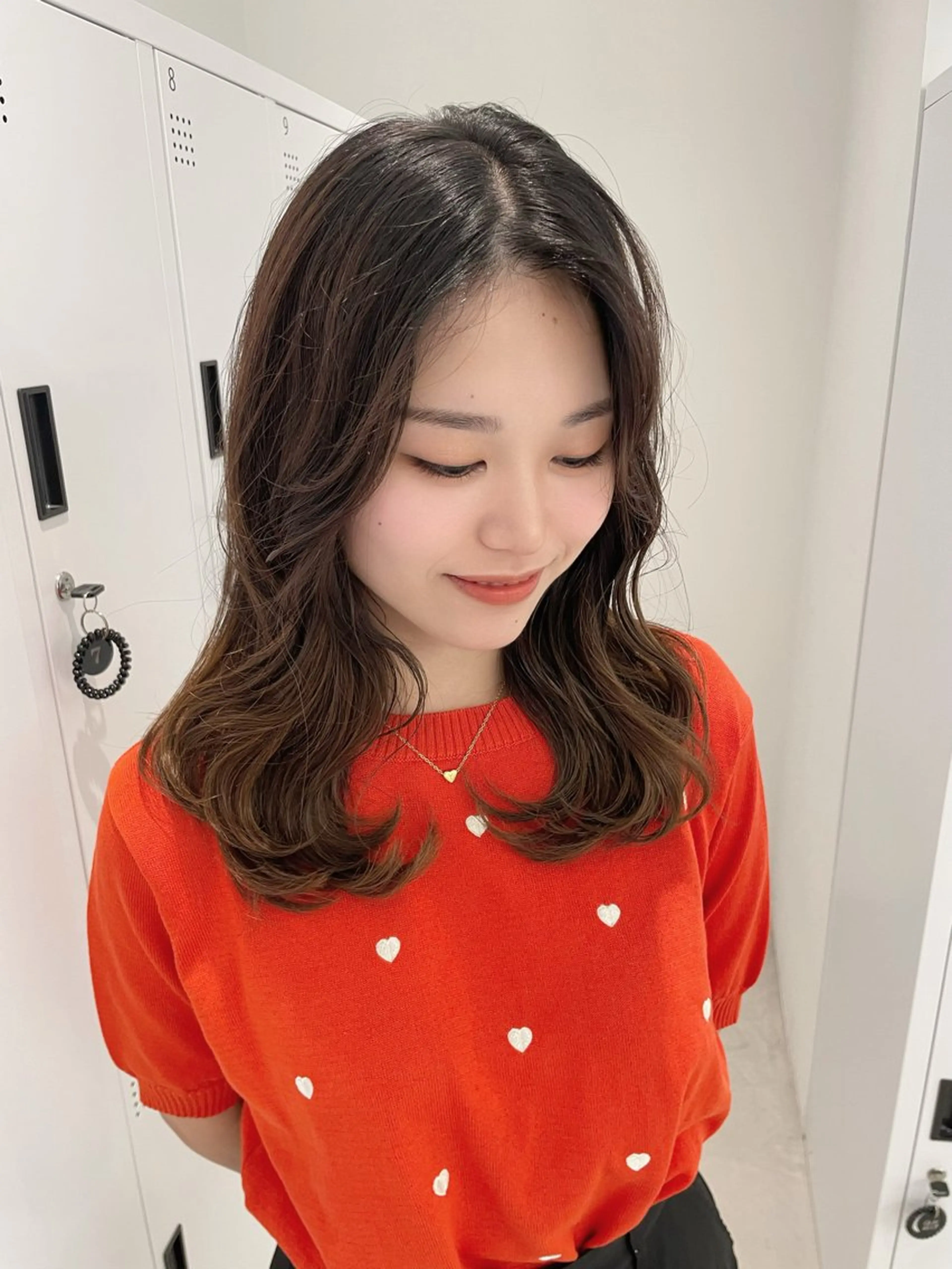 セミロング くびれヘア 韓国風ヘア レイヤーカット 小顔カット 似合わせカットが 得意な美容師のヘアスタイル