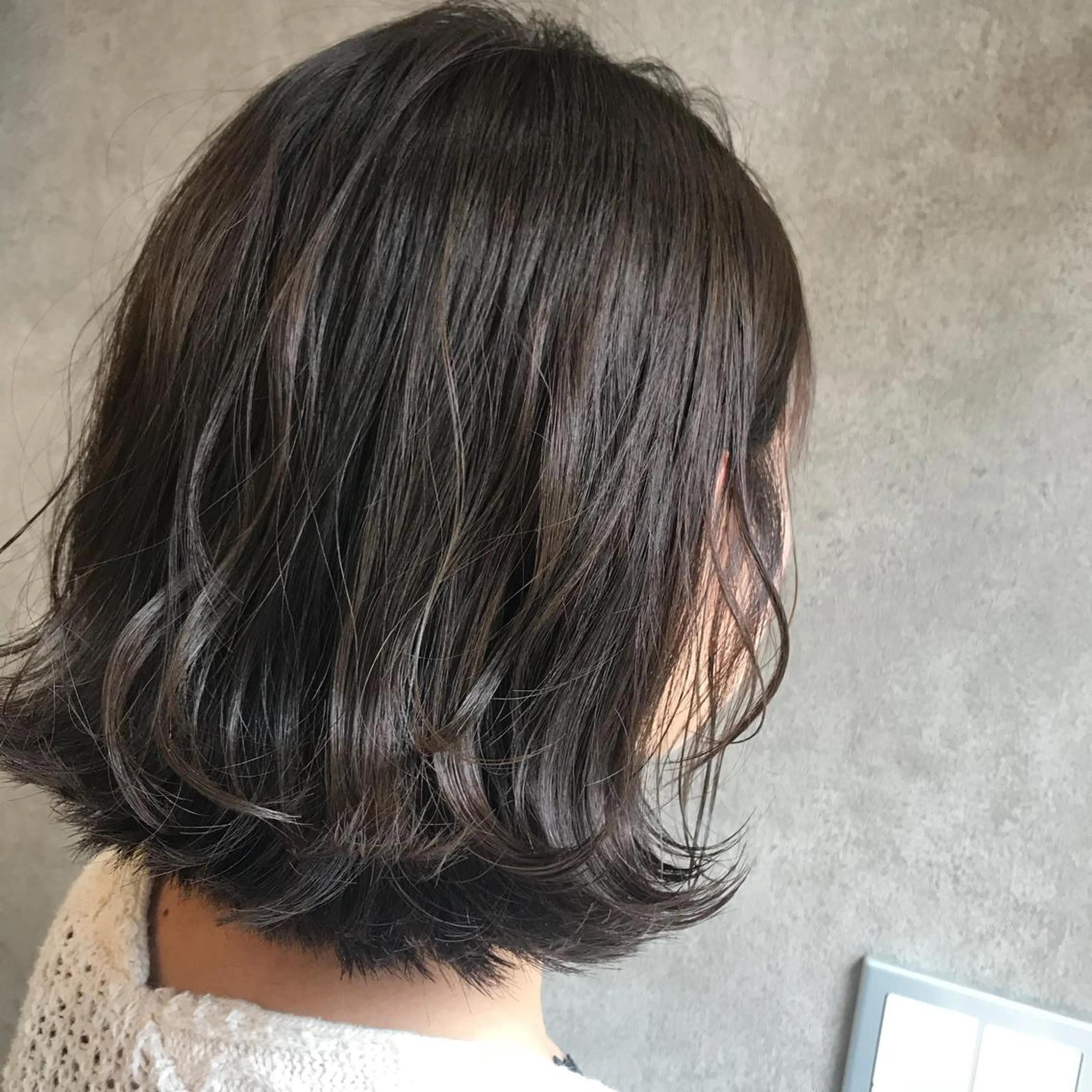 ミディアム アッシュ SALOWIN新潟万代所属・緑川 瑞穂のヘアスタイル