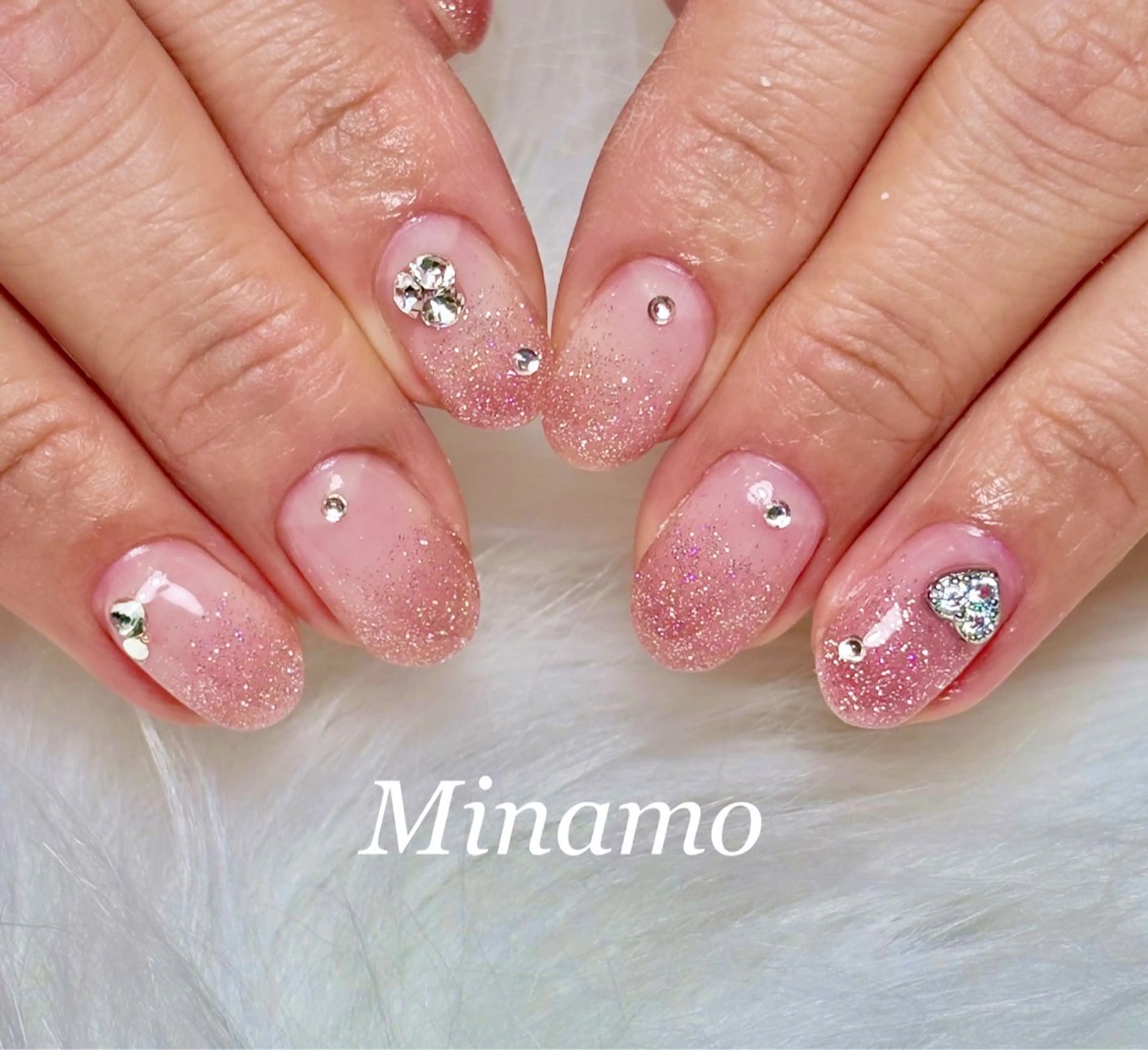 ネイル ラメ(グリッター) ラメグラデーション ピンク ハンドネイル Minamo 🩵のネイルデザイン