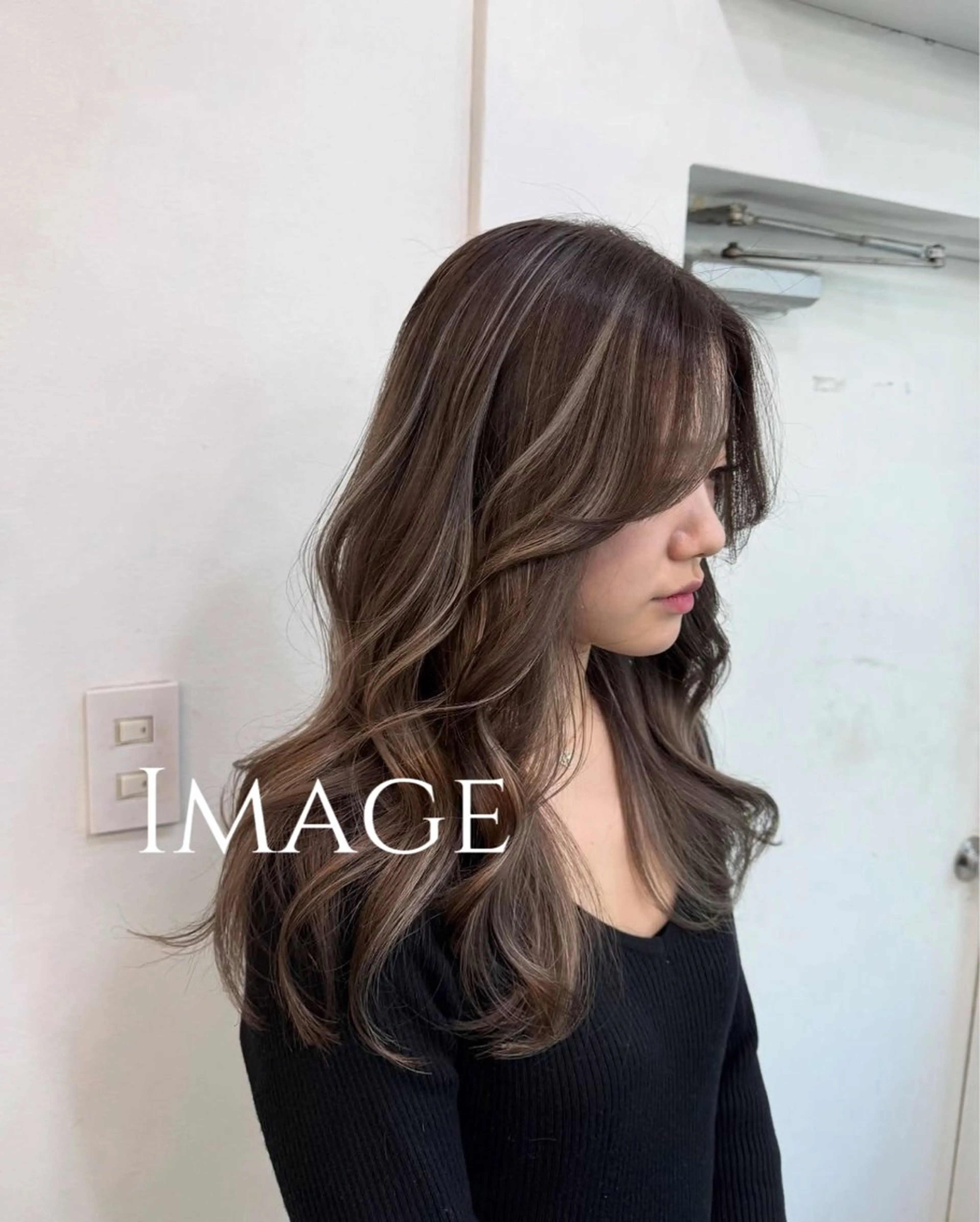 セミロング カラー ハイライトカラー ハイライト ヘアカラー 🤍モテレディヘア 🤍Hitohaのヘアスタイル