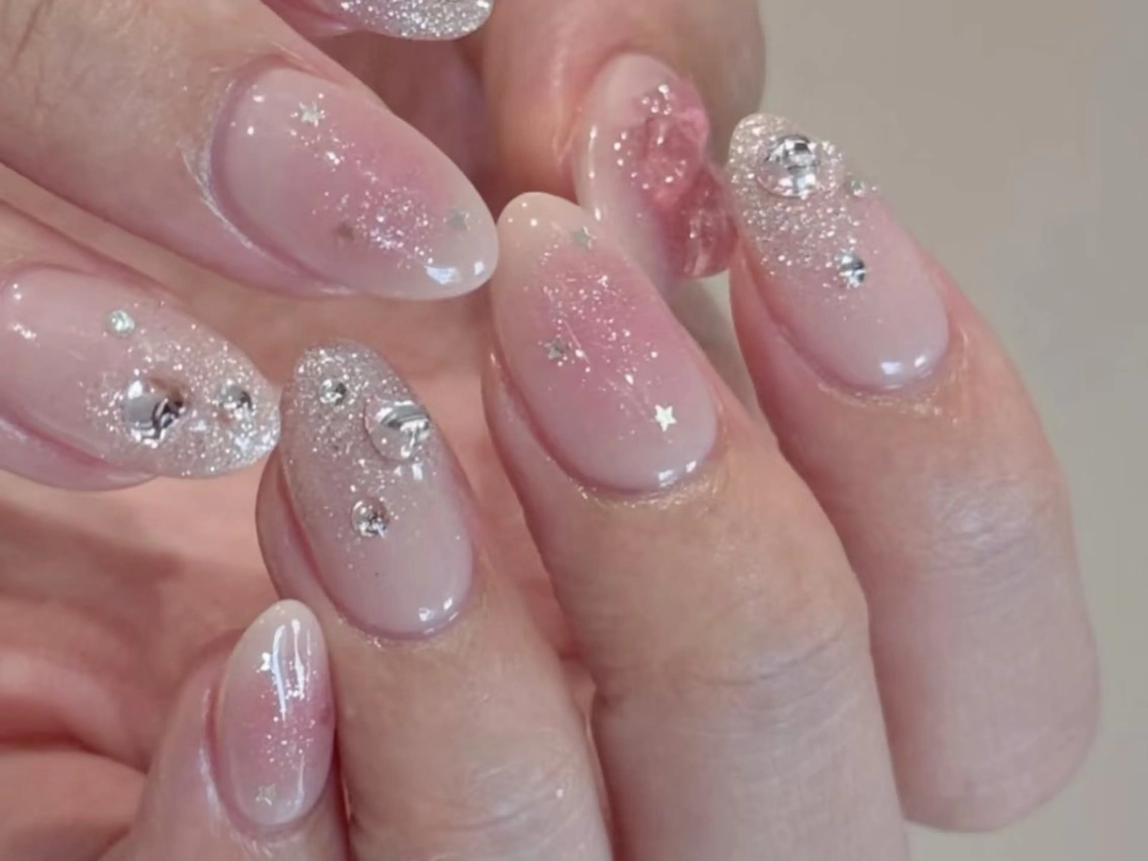 ネイル 桜ネイル フットネイル ジェルネイル 韓国ネイル ラメ(グリッター) ハンドネイル ネイルサロンAiri 長さ出し·シンプルのネイルデザイン