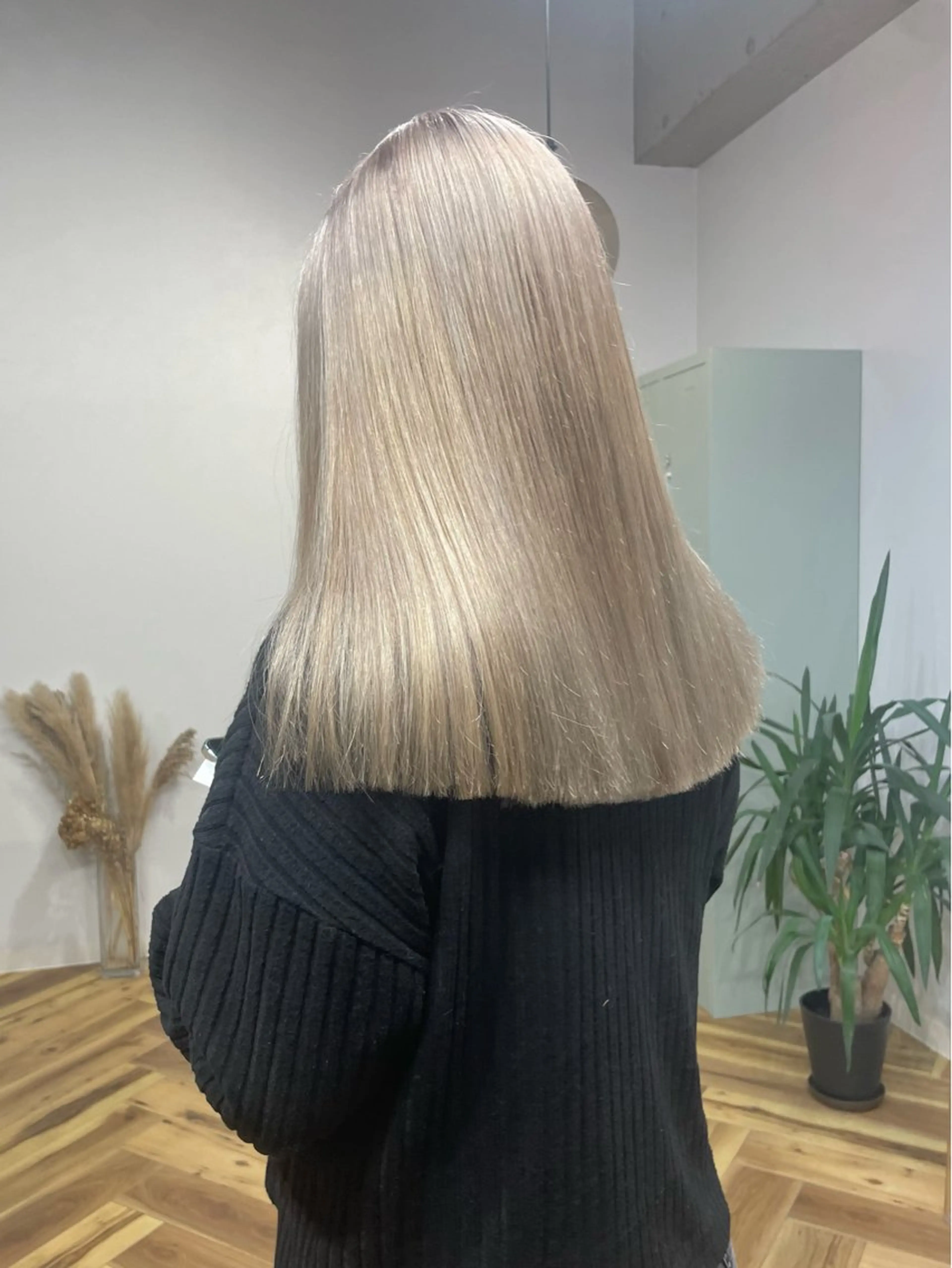 ロング カラー グレージュ ミルクティーグレージュ SHOTO ハイトー ン/ブロンドカラーのヘアスタイル