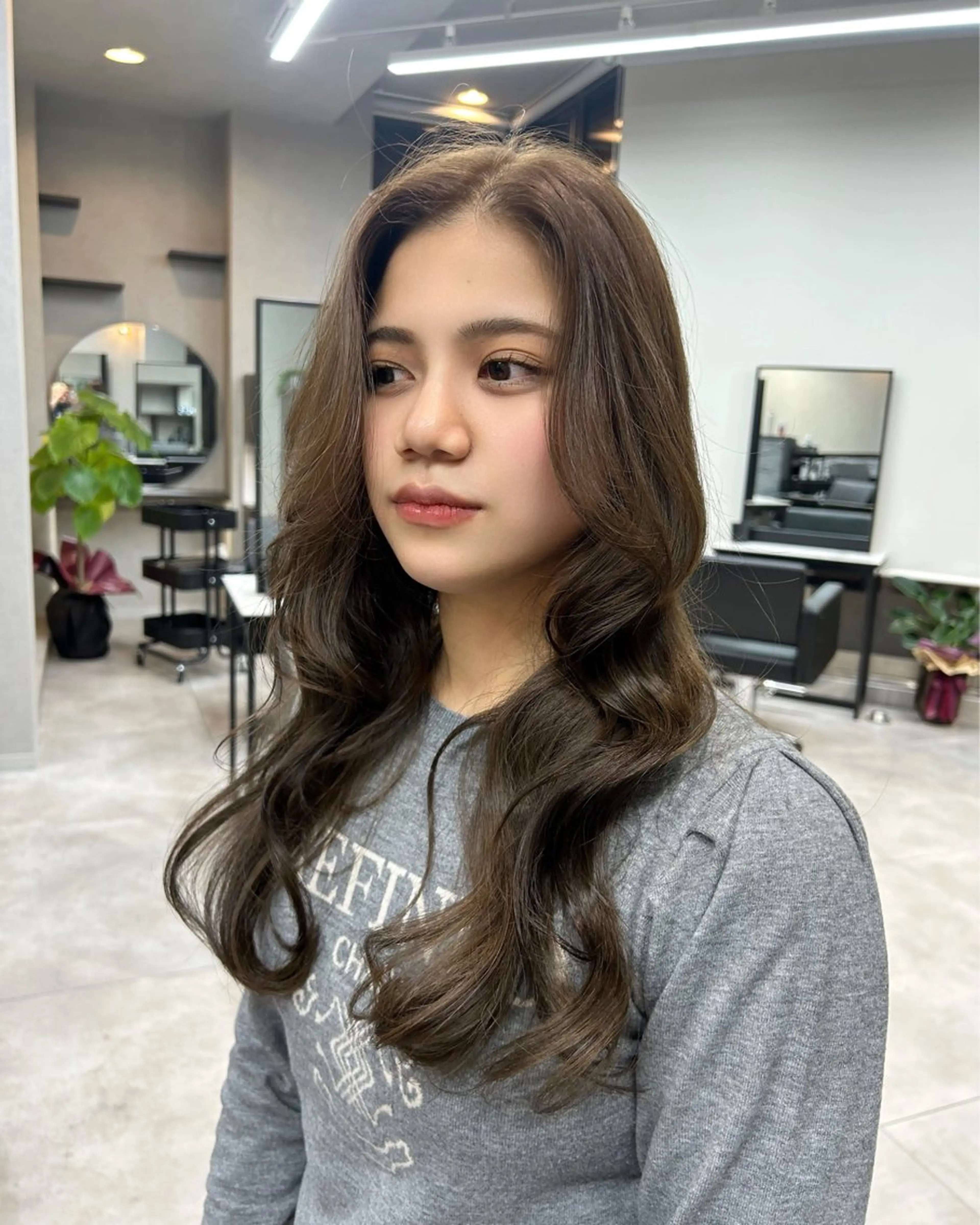 ロング カラー ブリーチ ブラウンカラー 透明感カラー ブリーチなしカラー オリーブブラウン moe🎀 透明感カラーのヘアスタイル