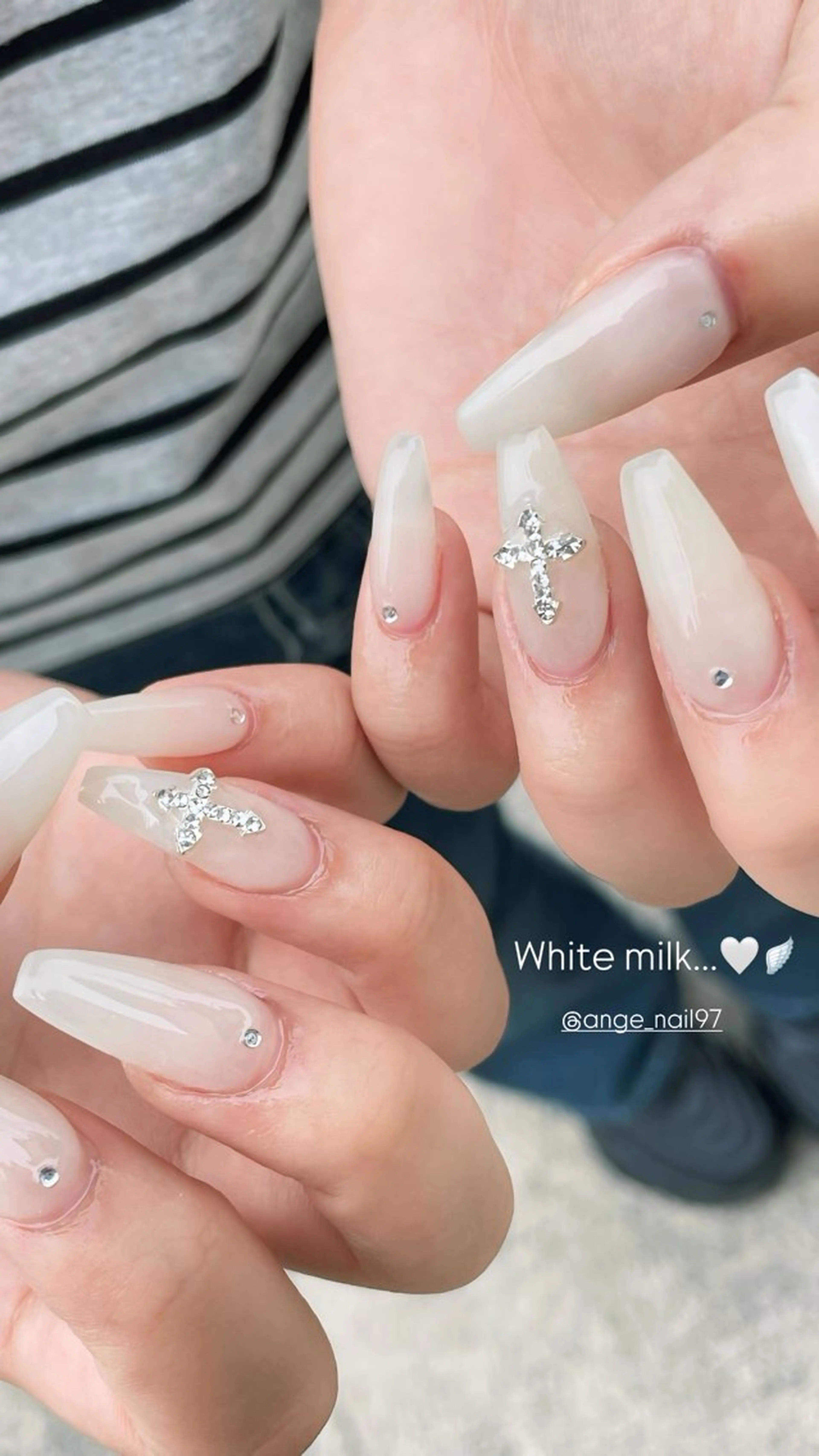 ネイル スカルプネイル 夏ネイル ワンホンネイル ホワイト ハンドネイル Nail salon 🎀Angeのネイルデザイン
