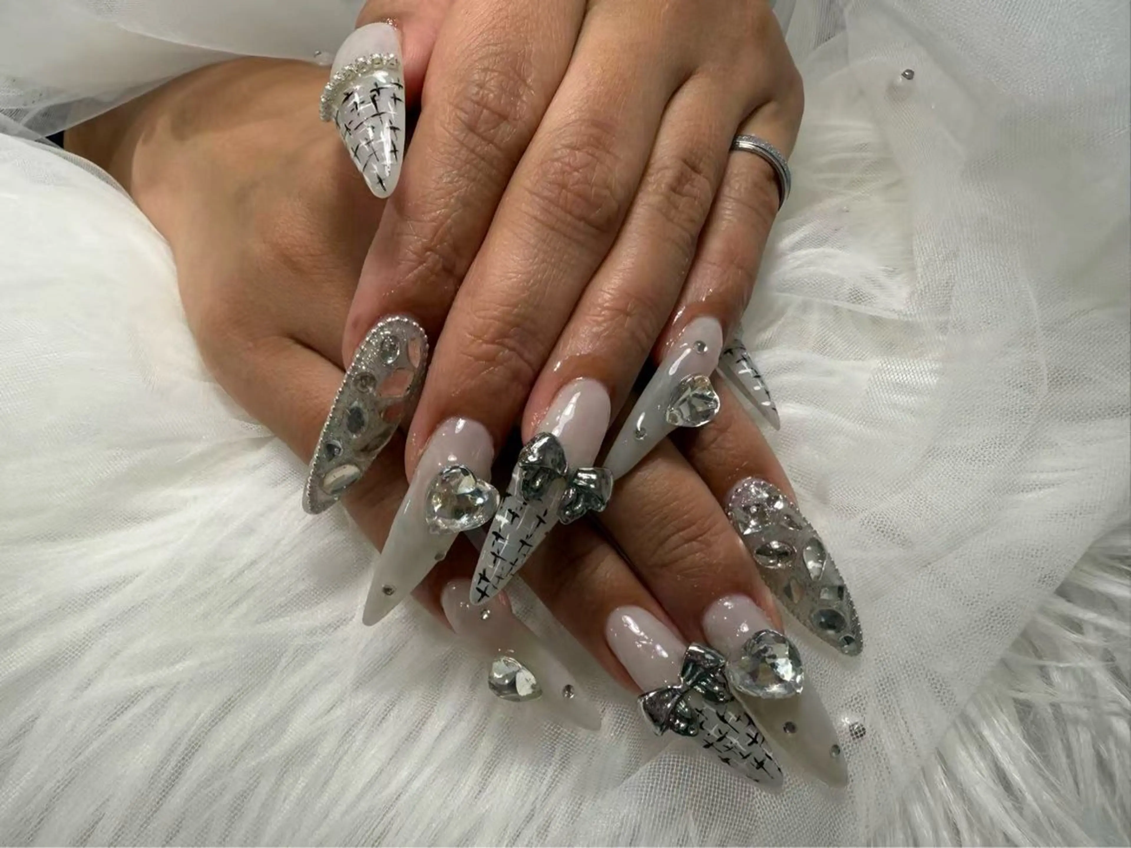 ネイル ハンドネイル 🌈 Laule'aのネイルデザイン