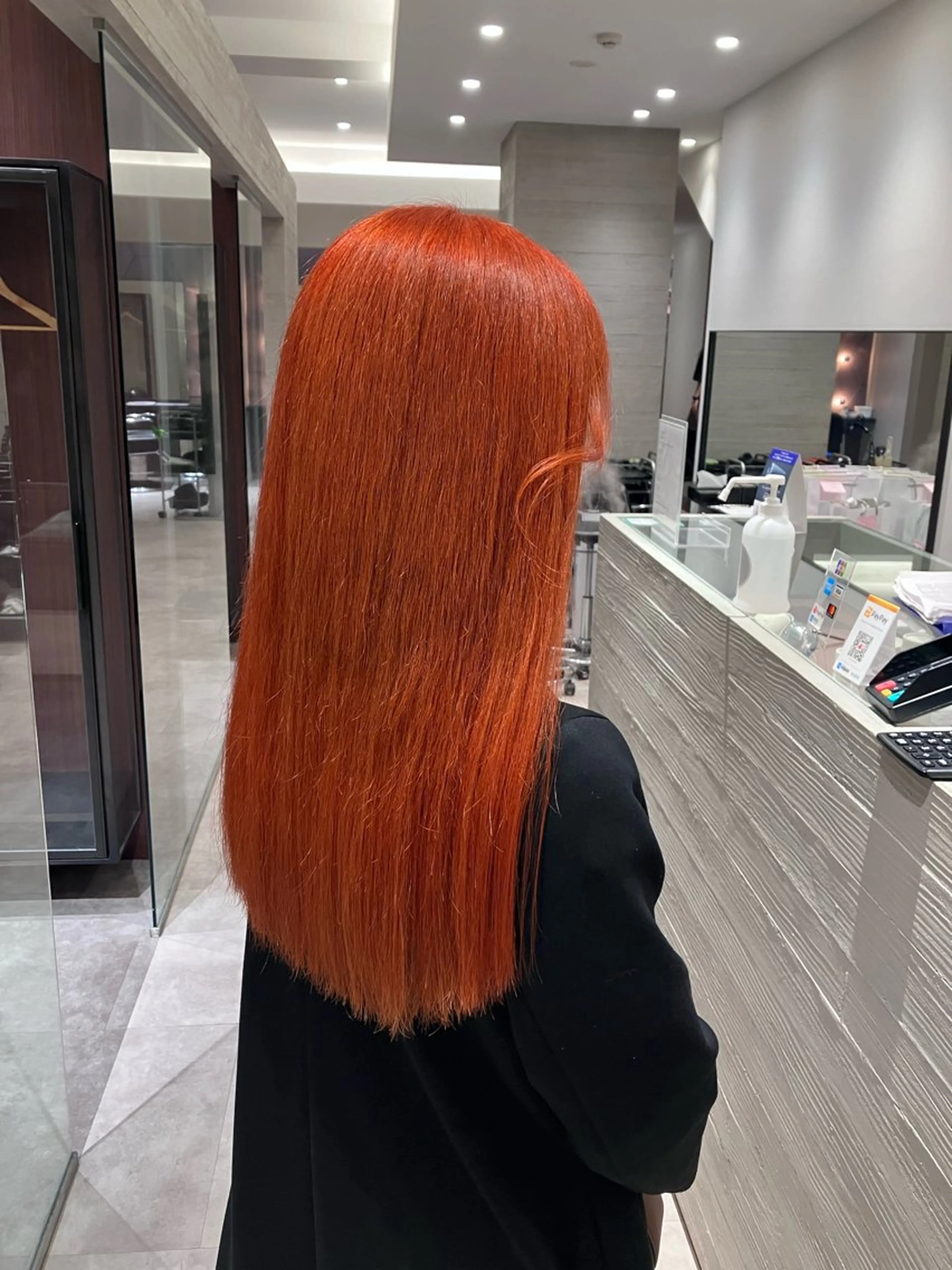 ロング カラー サキ🤍ハイトーン 🩰くびれ巻きヘアのヘアスタイル