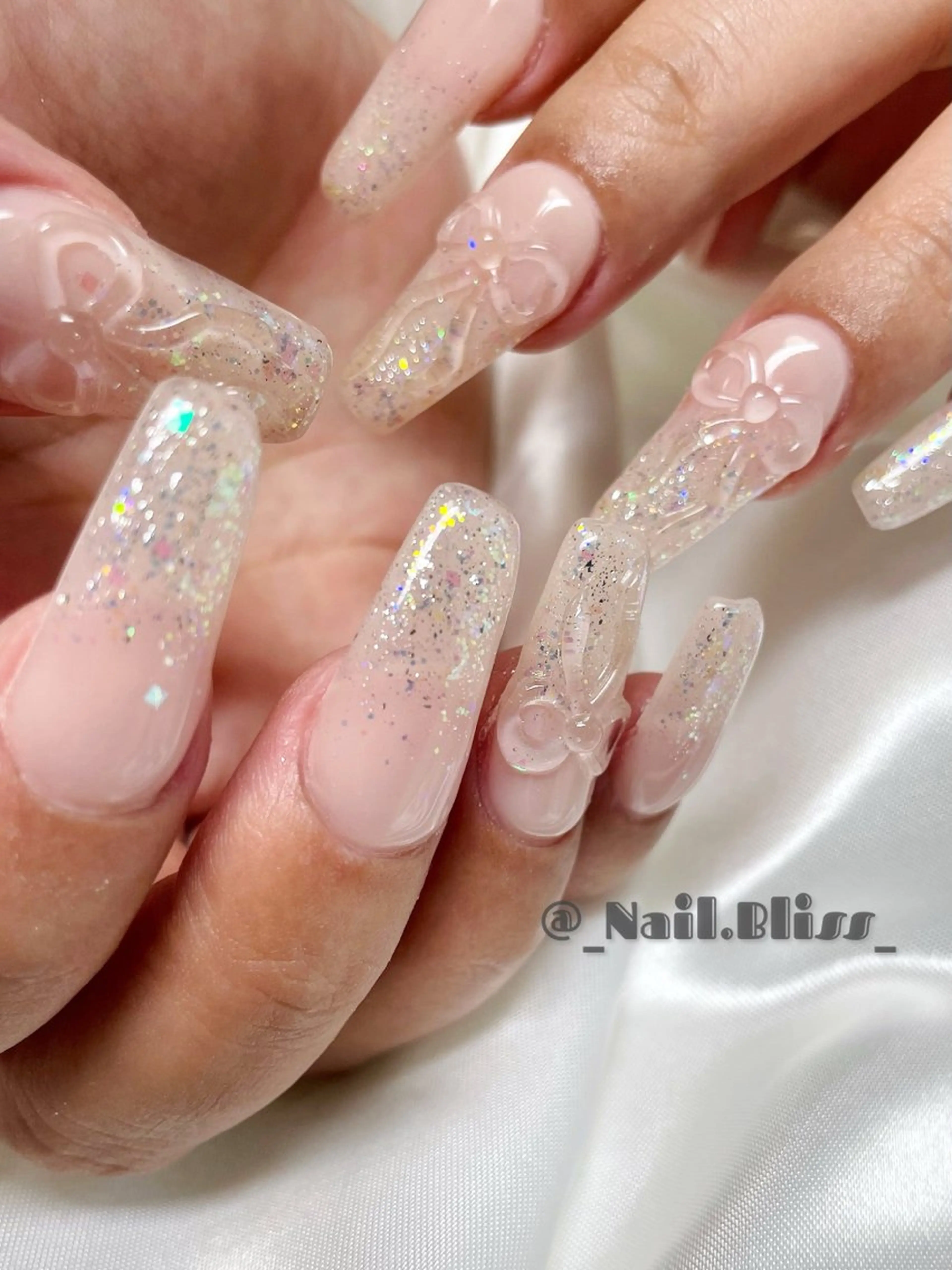 ネイル グラデーション ラメ(グリッター) ラメグラデーション ぷっくりネイル リボン ハンドネイル NAIL BLISSのネイルデザイン