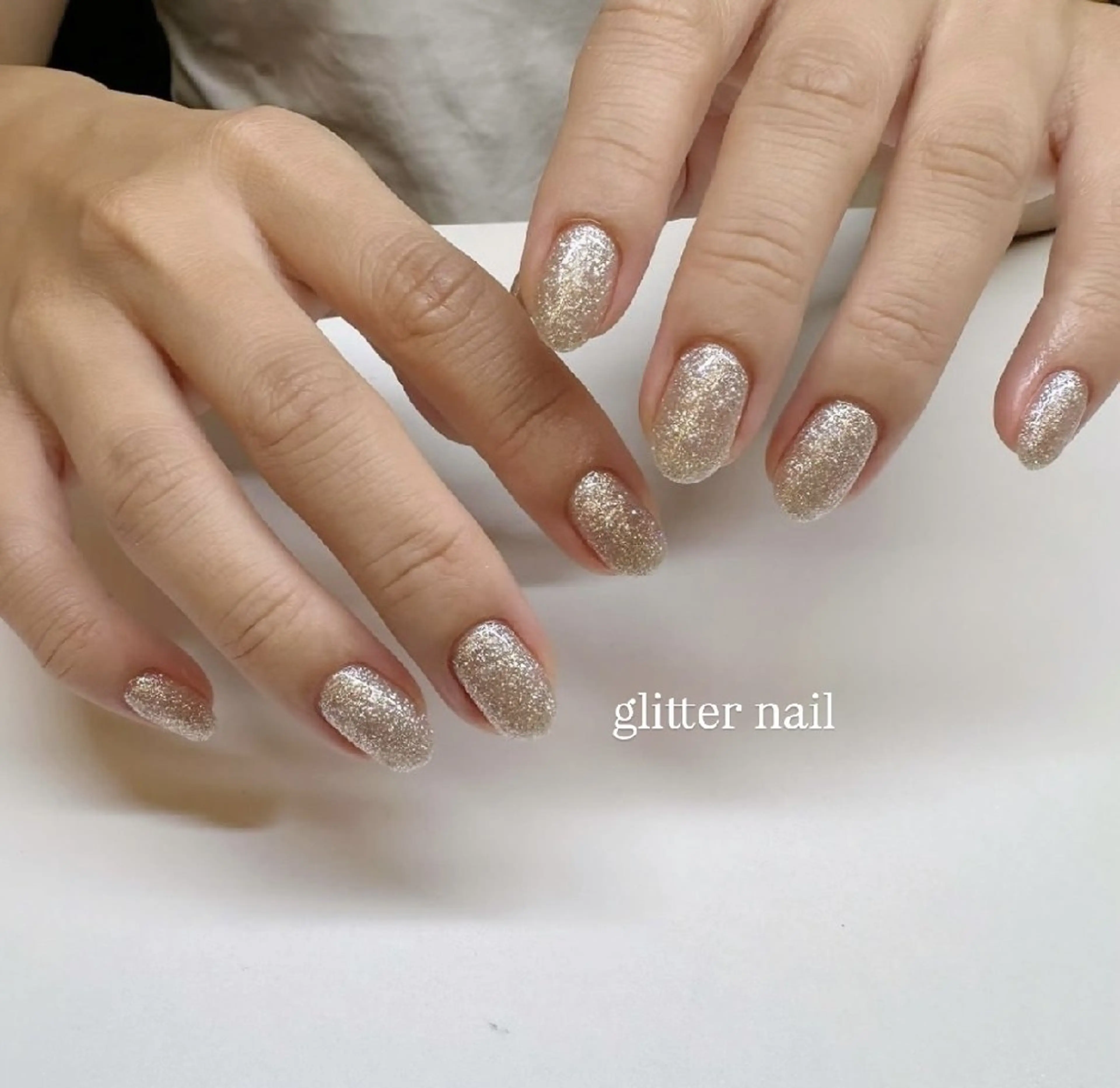ネイル ゴールド ラメ(グリッター) オフィスネイル ワンカラーネイル シンプルネイル ハンドネイル Moana Ayumiのネイルデザイン