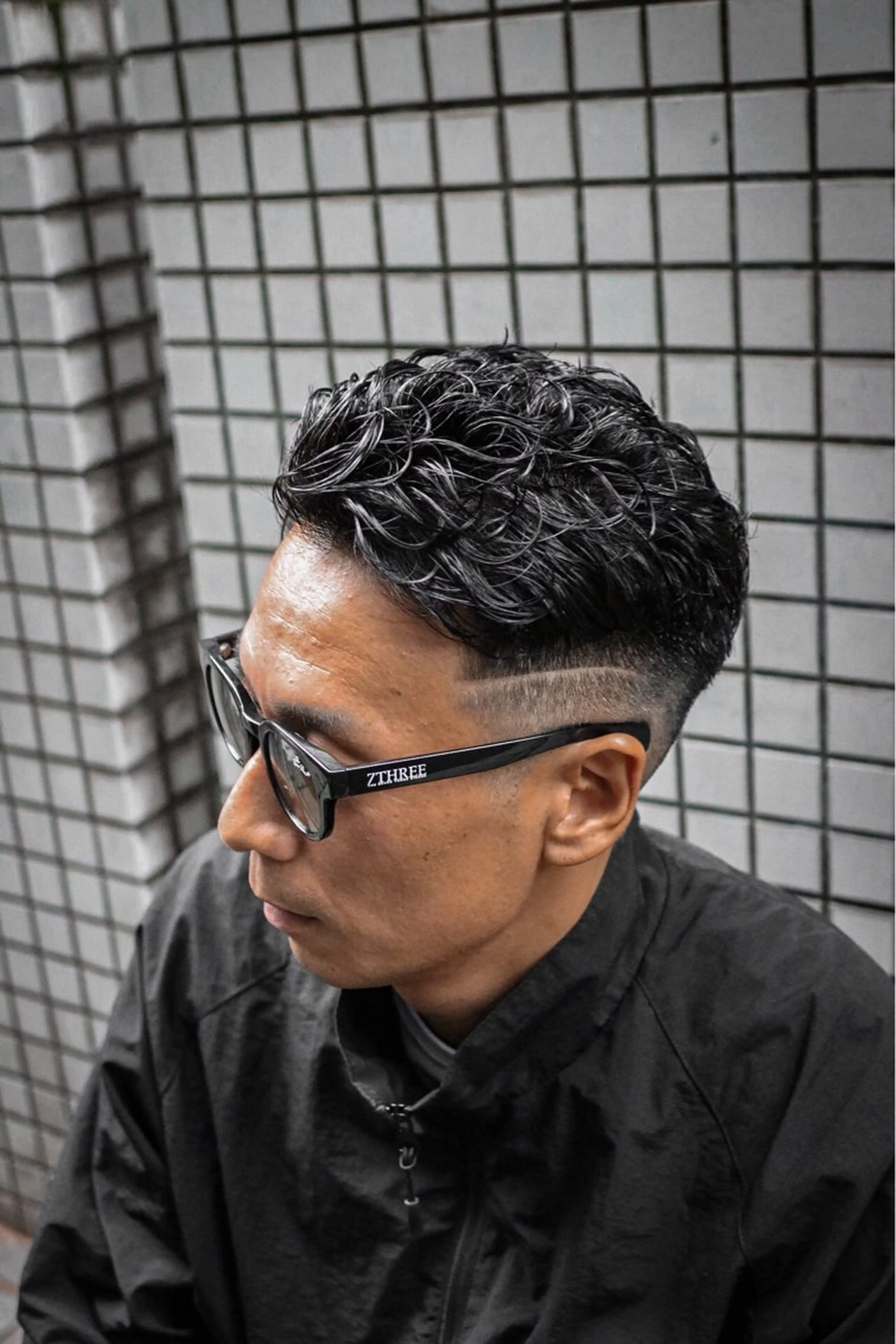 ショート カラー パーマ メンズ メンズブリーチ フェードカット カルマパーマ メンズメッシュ モヒカン 💈men's💈 satoru中目黒のヘアスタイル