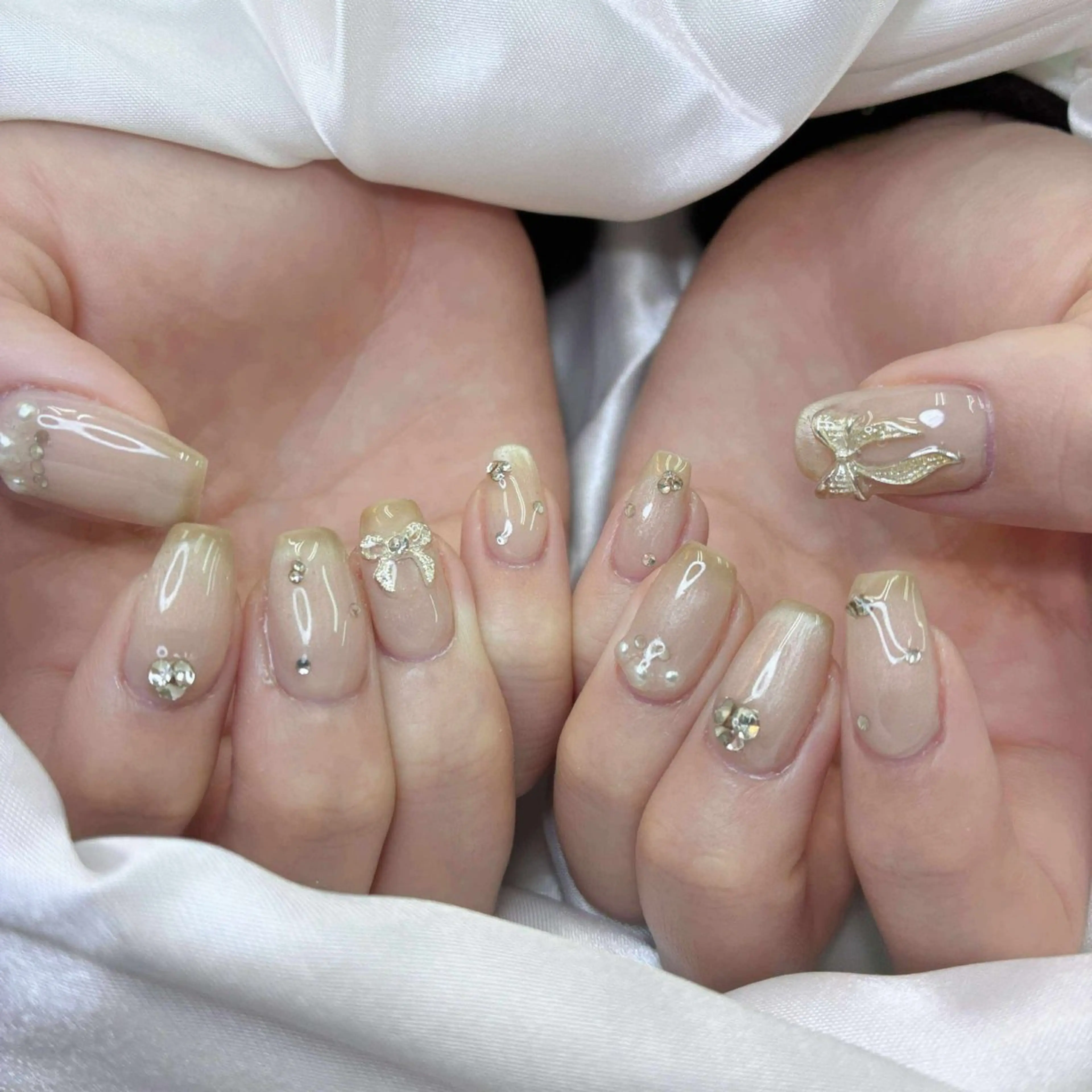 ネイル フレンチネイル グラデーション 韓国ネイル マグネットネイル ミラーネイル ハンドネイル ハンドケア Hara Nail 【パラジェル使用】のネイルデザイン