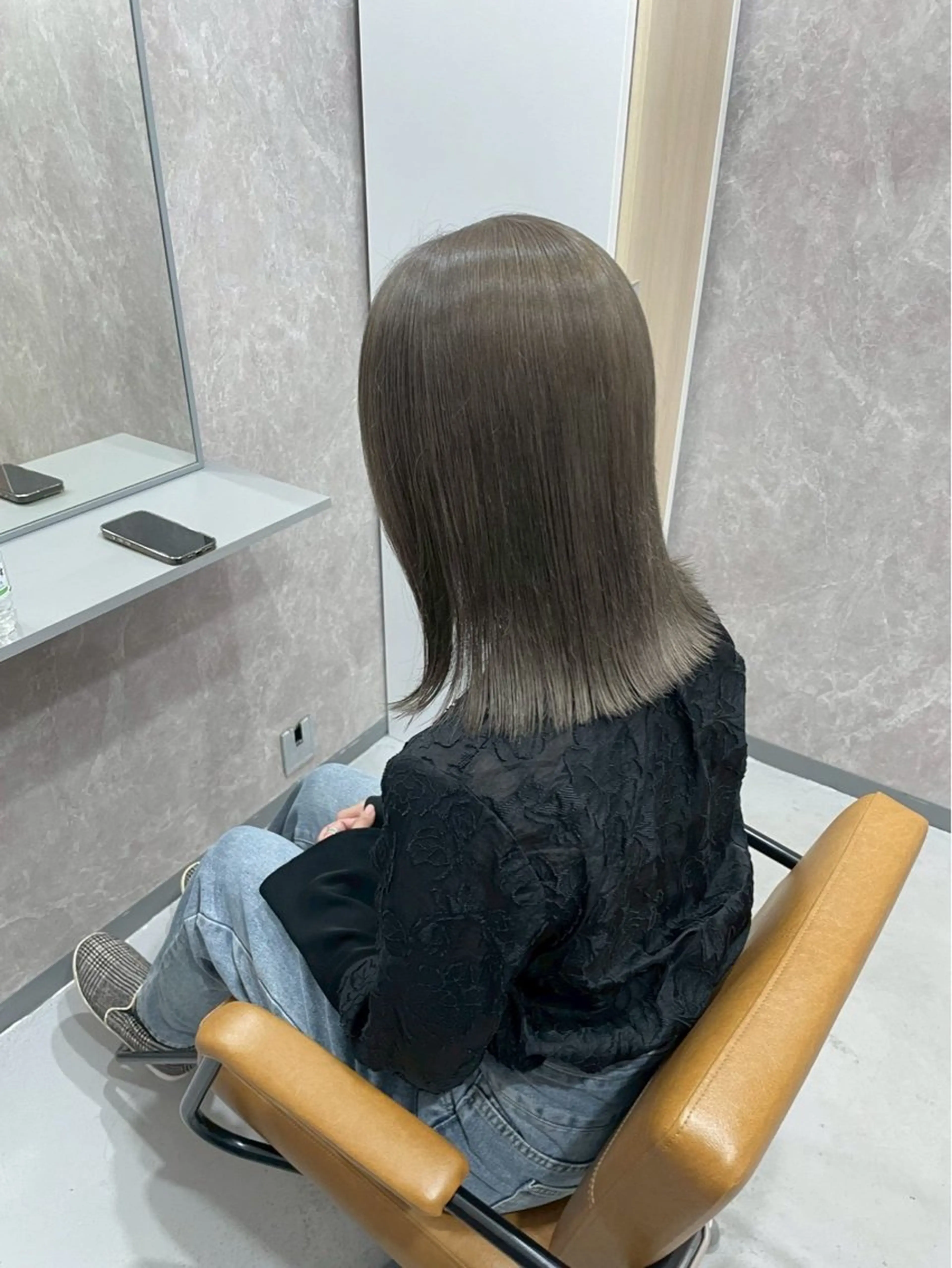 カラー グレージュ シルバー ヘアカラー Maison Toi 山﨑 麻生のヘアスタイル
