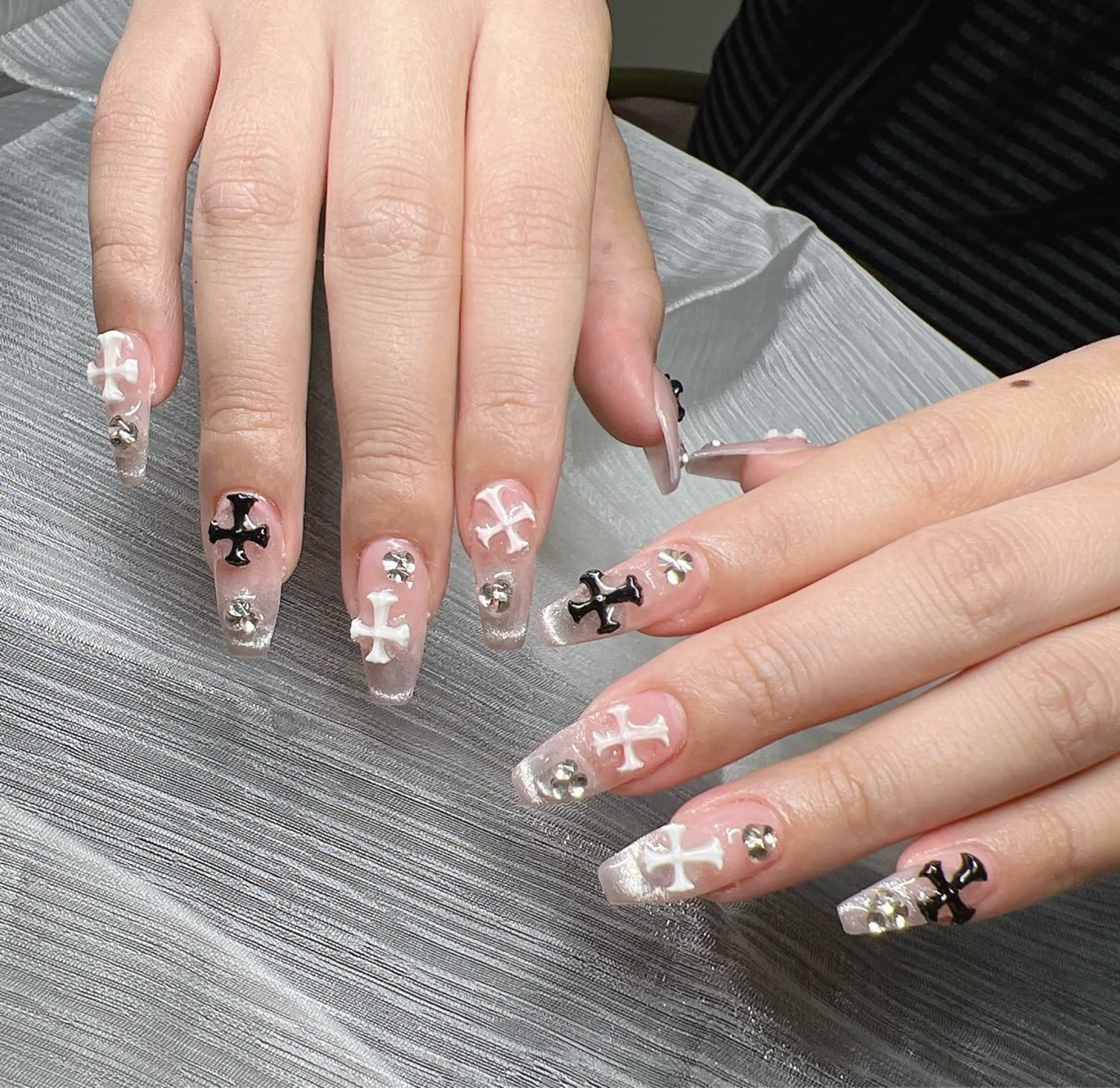 ネイル マグネットネイル ピンク ネイルチップ 冬ネイル Lee Nailsのネイルデザイン