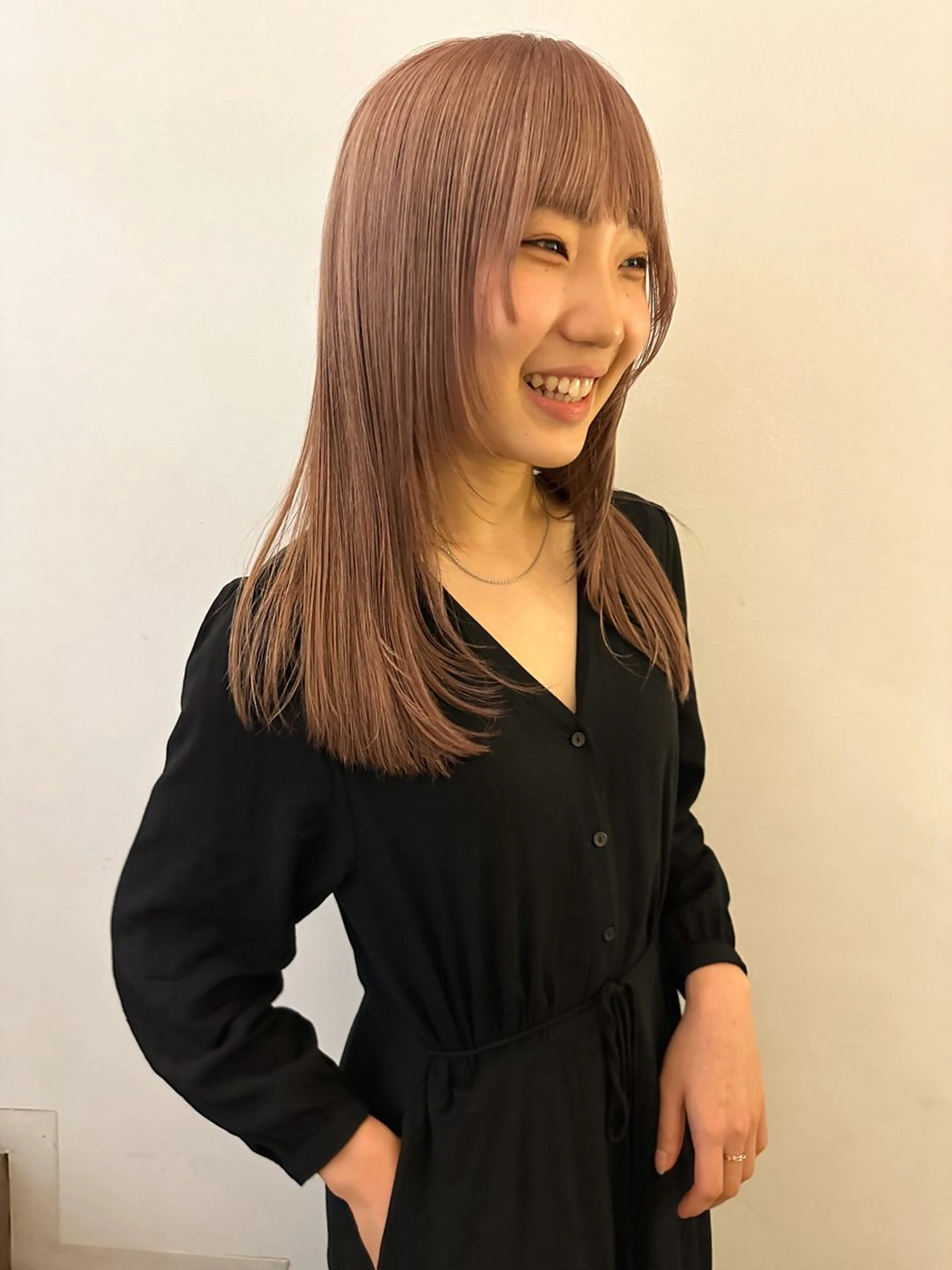 ミディアム カラー ベージュカラー ブリーチ ダブルカラー ミルクティーベージュ ハイライト🌟/ ボブ/豊田のヘアスタイル