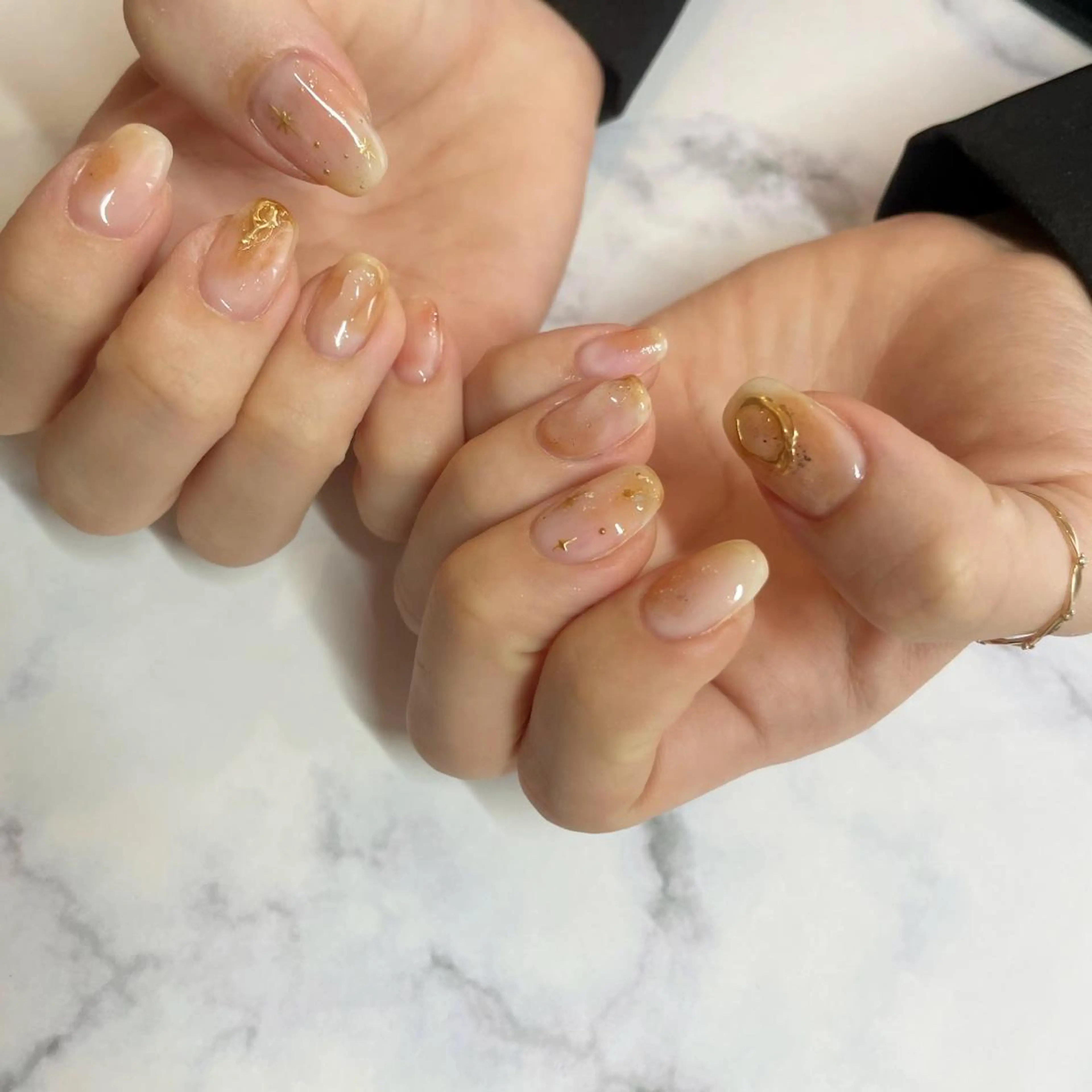 ネイル ブラウン ニュアンスネイル ホワイト ハンドネイル Classy: Mizukiのネイルデザイン