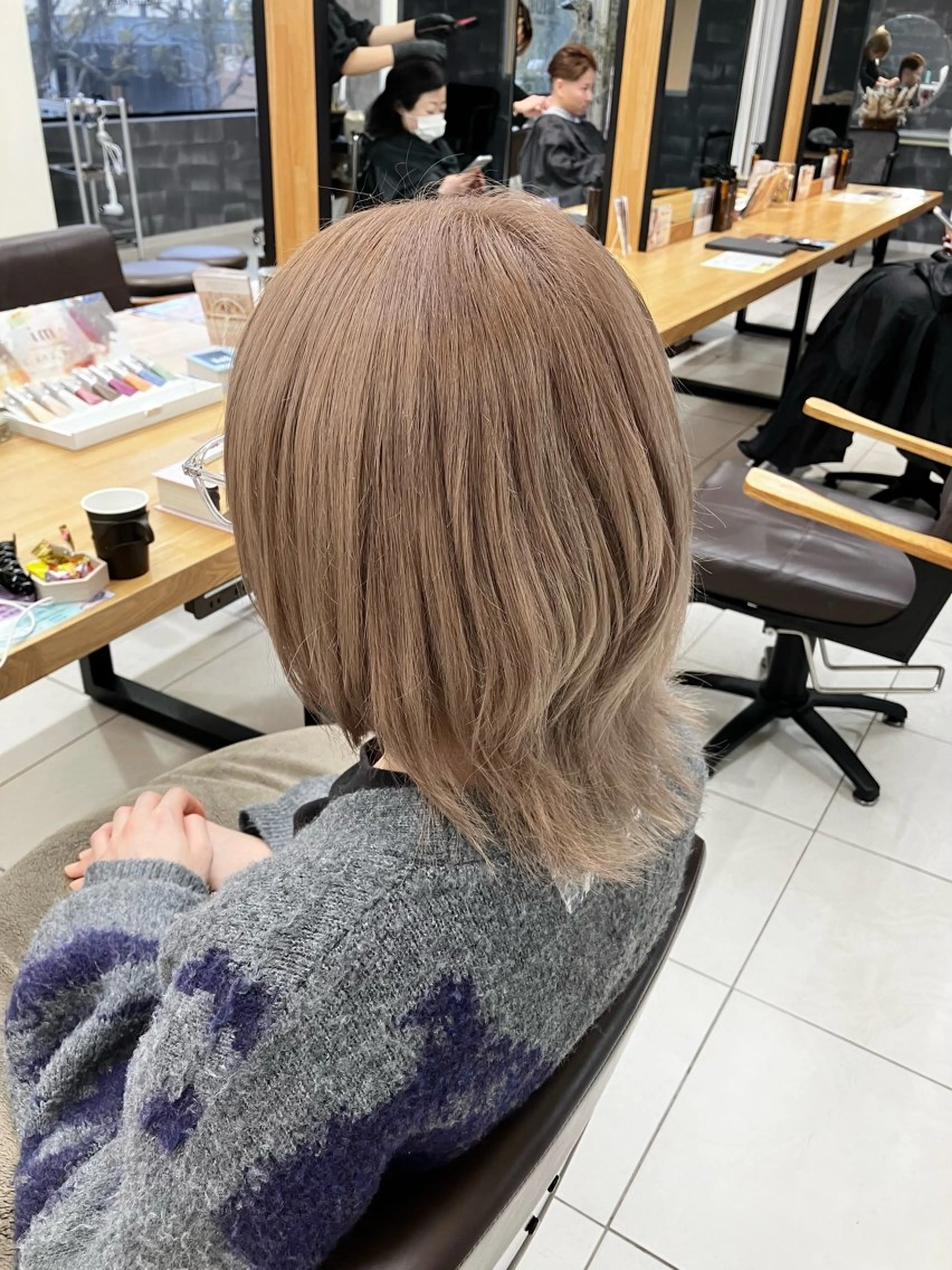 ミディアム カラー 🦔Laulu 菅原綾乃のヘアスタイル