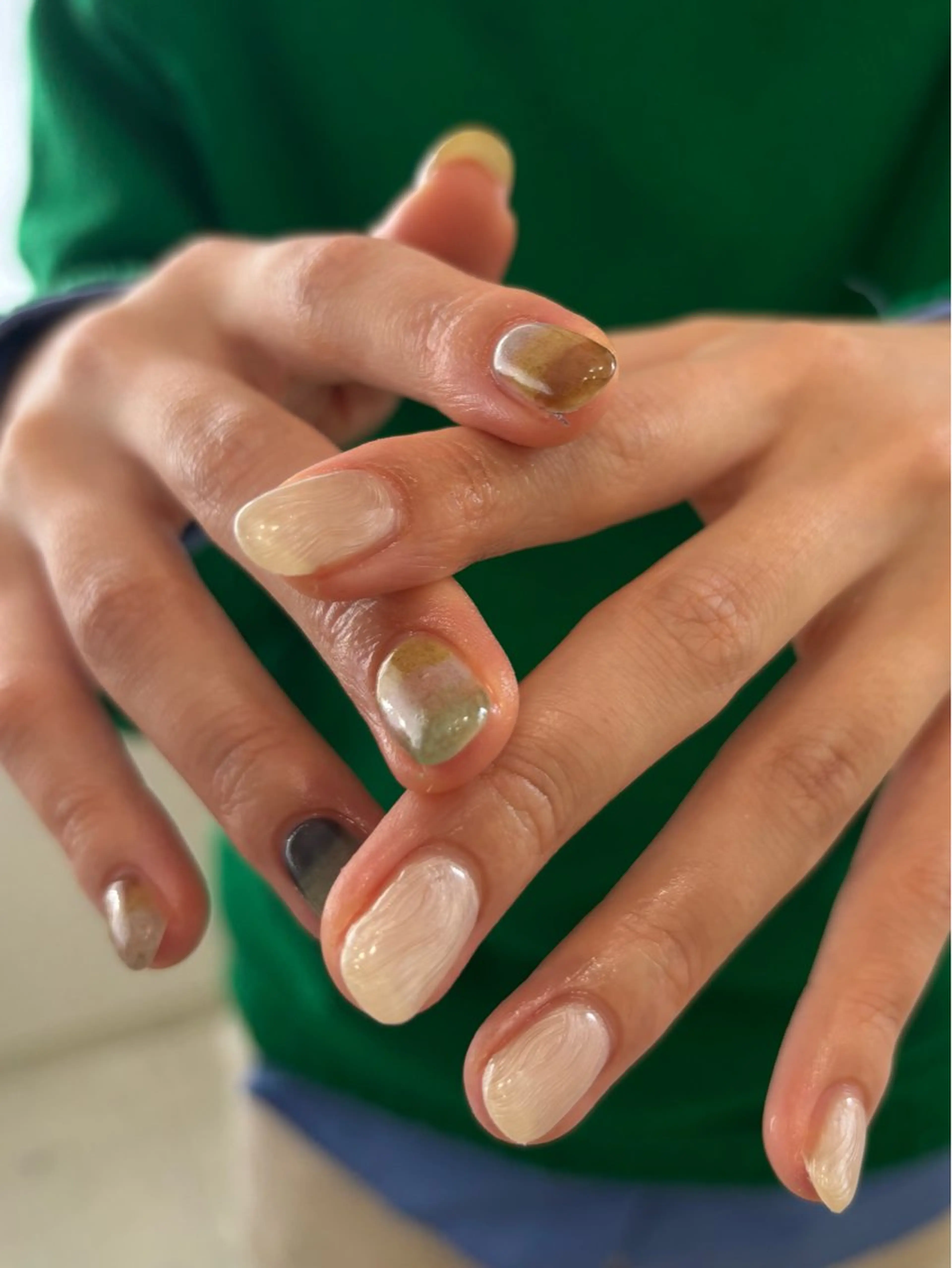 ネイル ハンドネイル une／YUKINA 🫧大人nuanceのネイルデザイン
