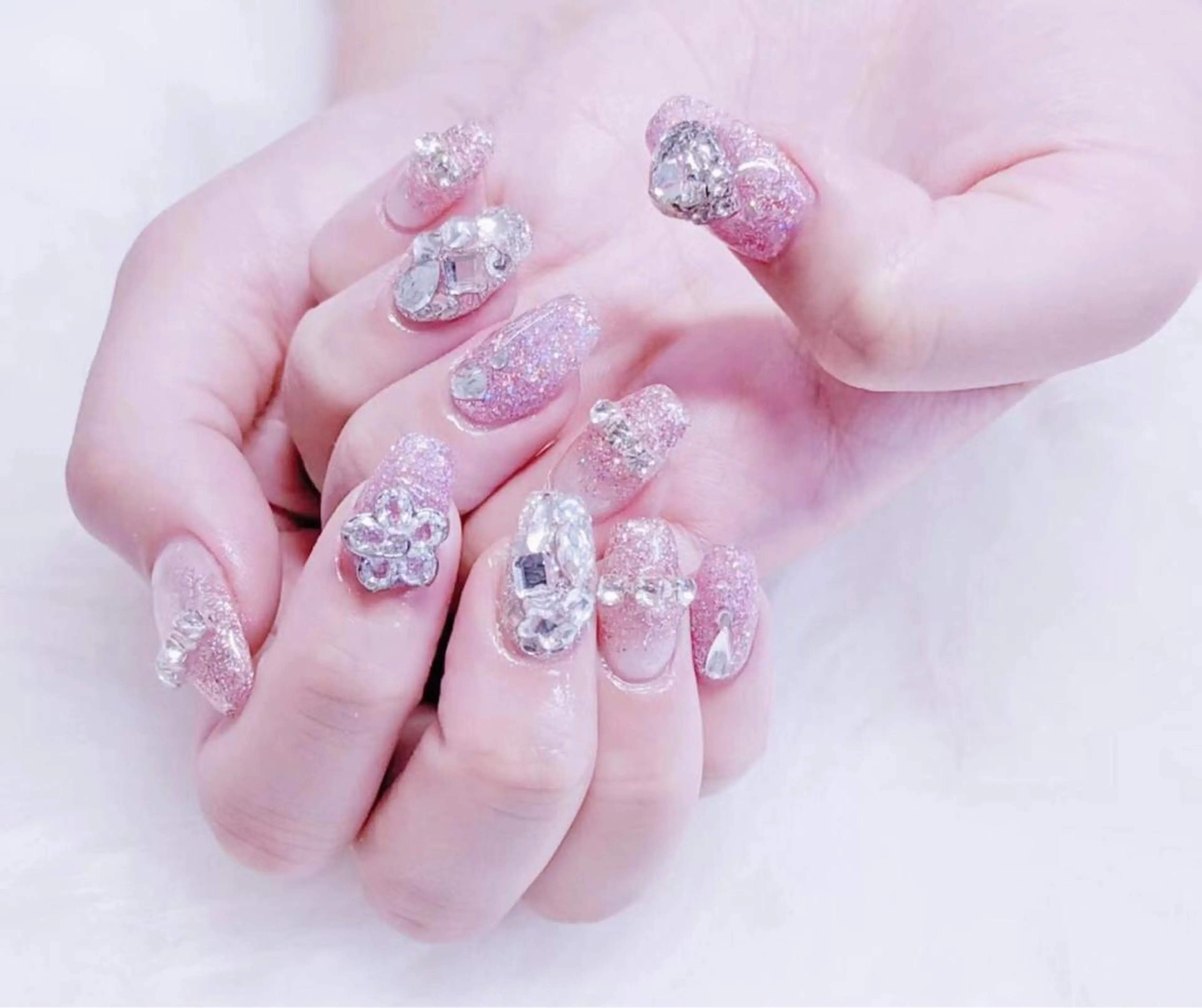 ネイル ハンドネイル MoonNail ユリ🌸のネイルデザイン