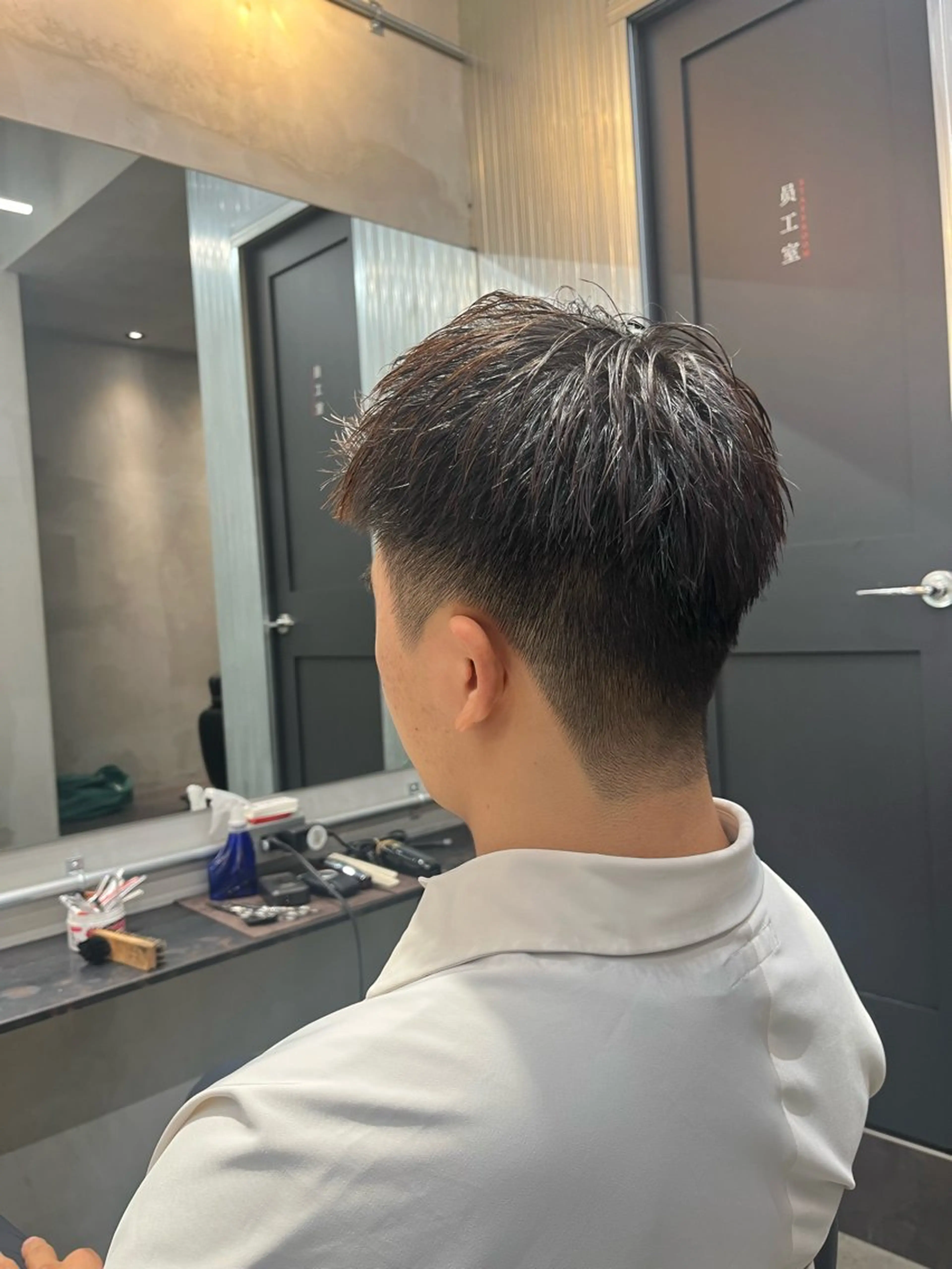 ショート ⚡メンズパーマフ ェードカットTomyのヘアスタイル