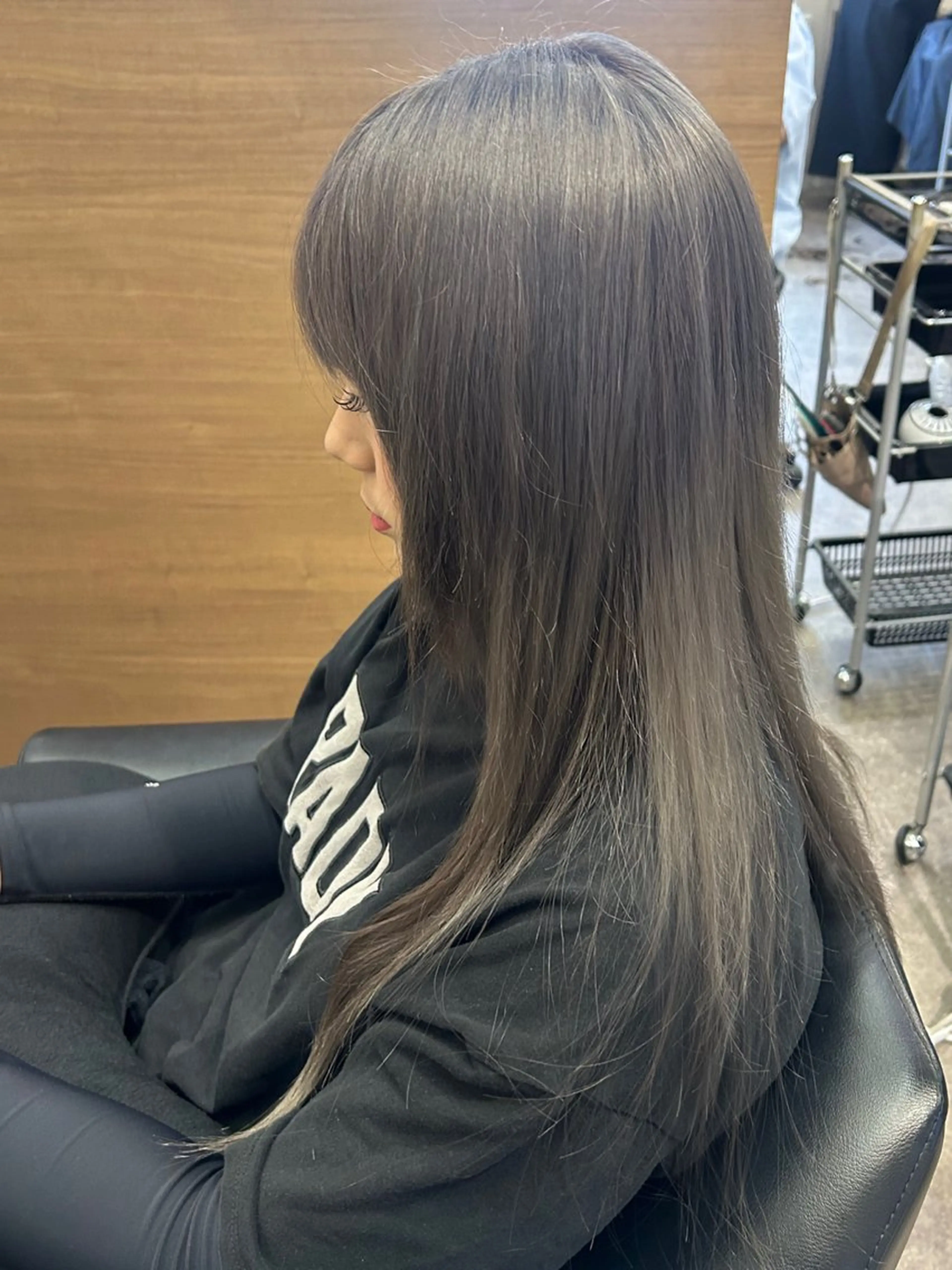 カラー 透明感カラー シルバー 佐藤里菜🎀 モデル募集中のヘアスタイル