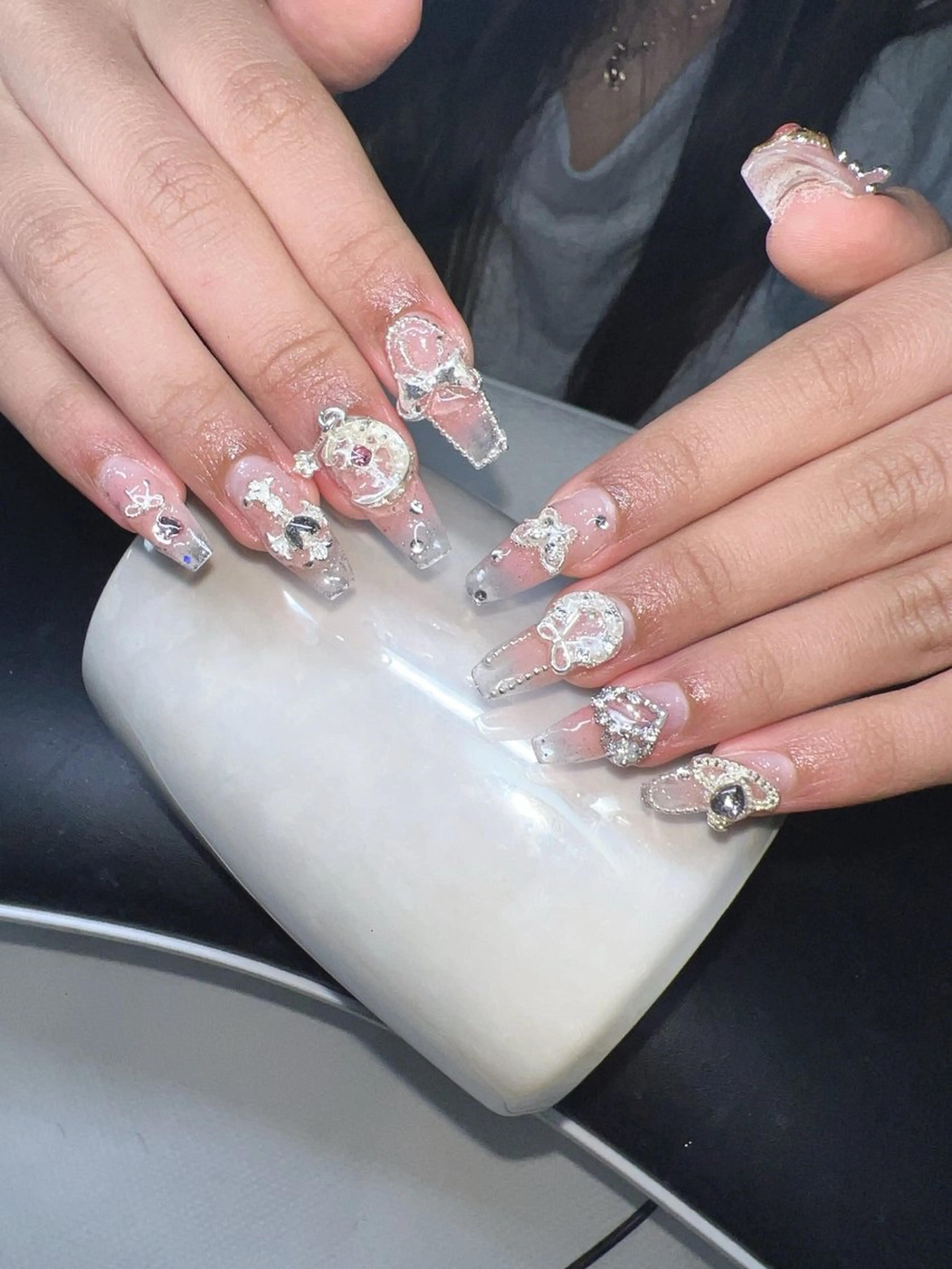 ネイル オーロラネイル チークネイル 長さ出し フットネイル フレンチネイル Lee Nailsのネイルデザイン