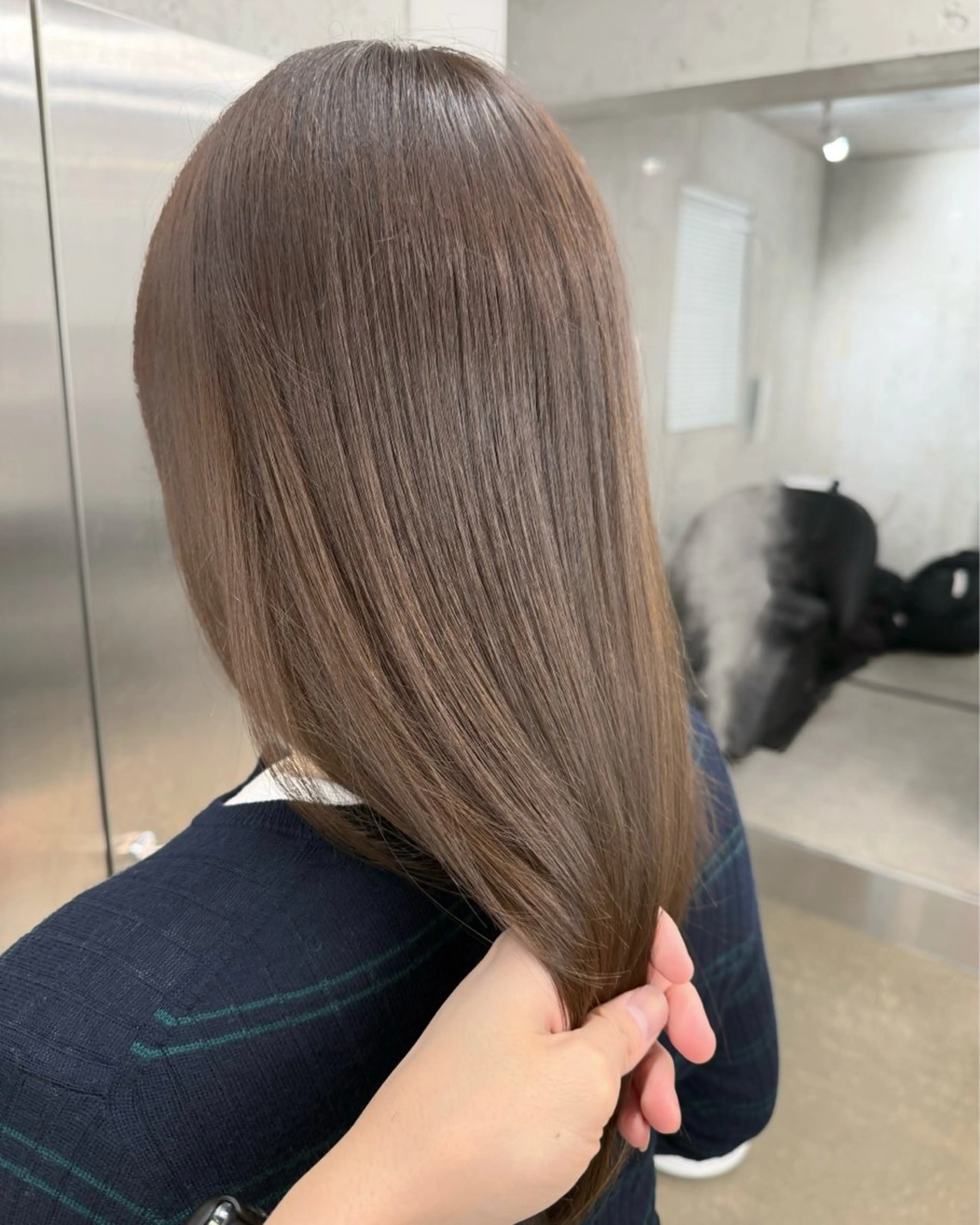 ロング カラー ブリーチ ダブルカラー グレージュ ミルクティーグレージュ ブリーチなしカラー カット ヘアカラー トリートメント 高橋大樹/グレージュ 透明感/髪質改善のヘアスタイル