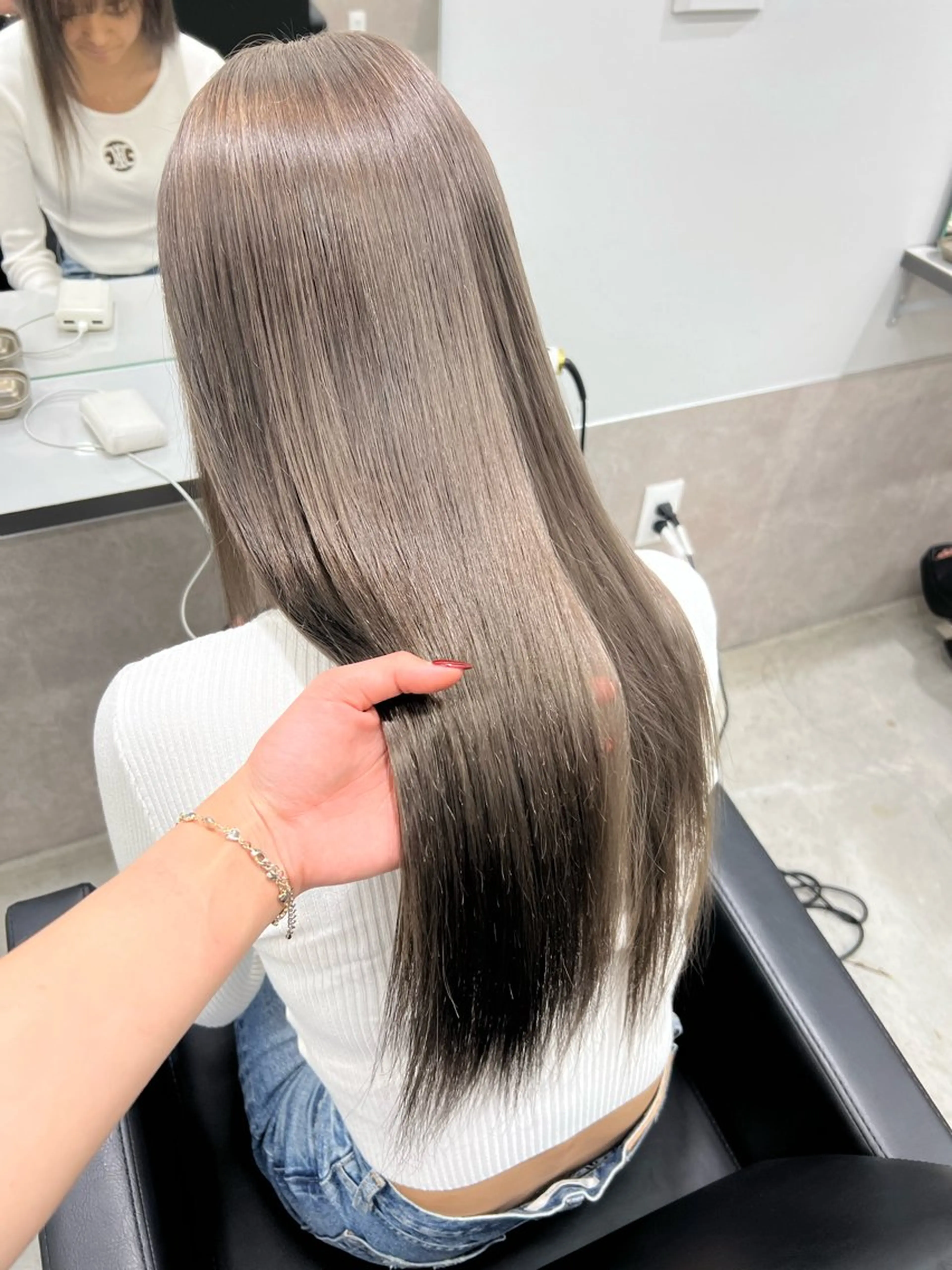 ロング maya レイヤーカットのヘアスタイル