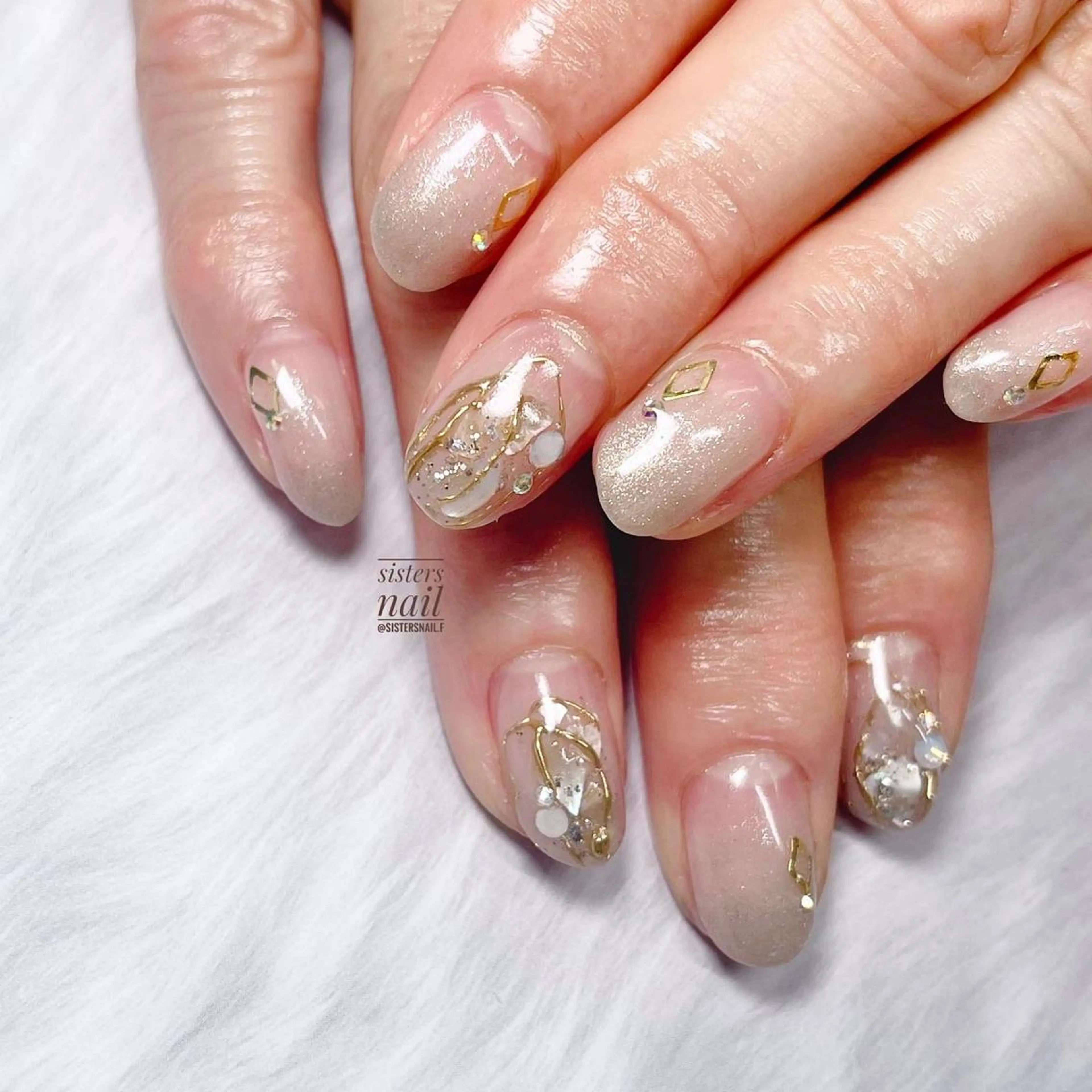 ネイル アートネイル グラデーション キラキラネイル ラメ(グリッター) ラメグラデーション sisters nail.fのネイルデザイン