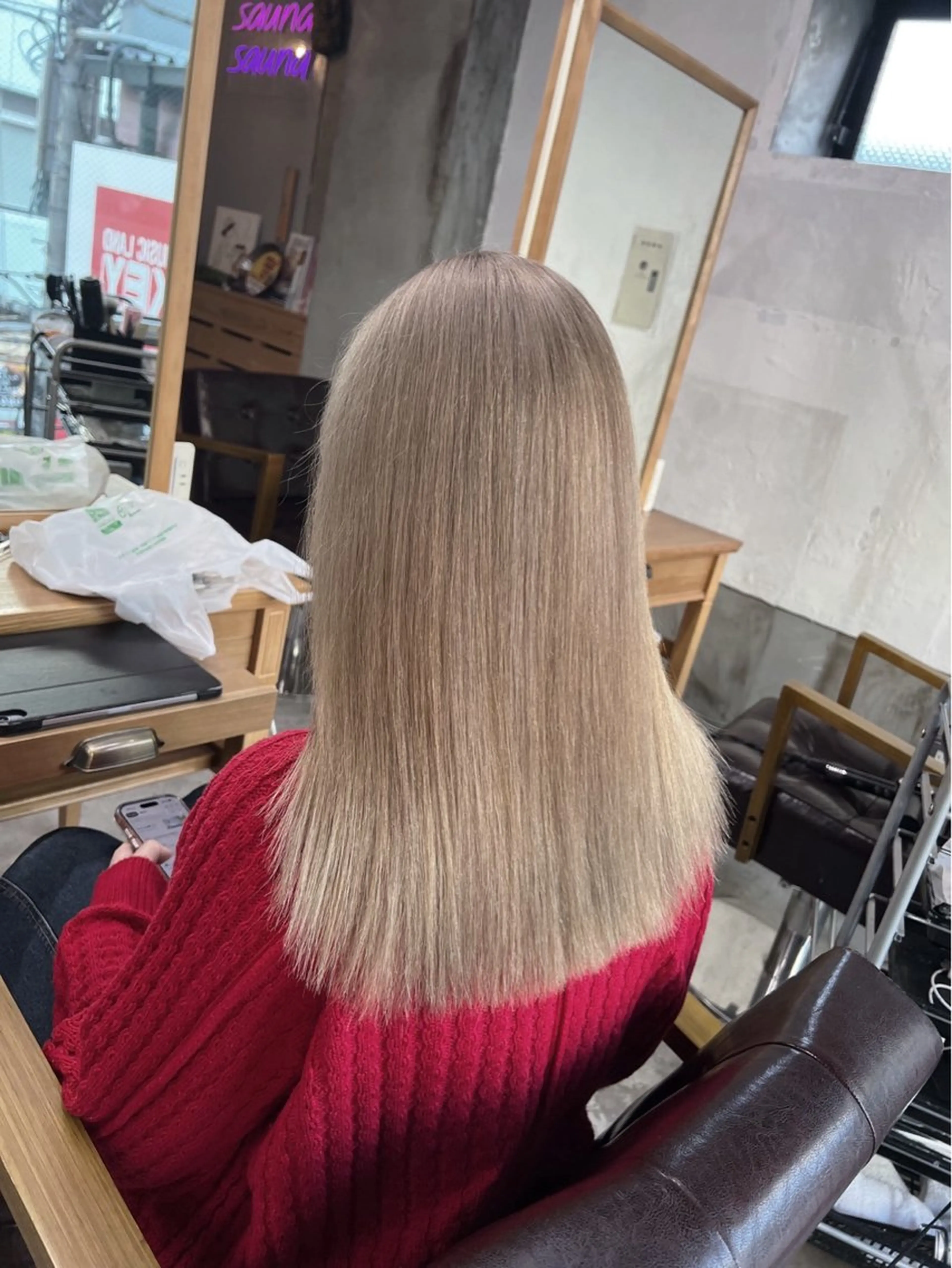 ミディアム カラー ベージュカラー ミルクティーベージュ ヘアカラー トリートメント ROBIN所属・指名数No.1 /NAOYAのヘアスタイル