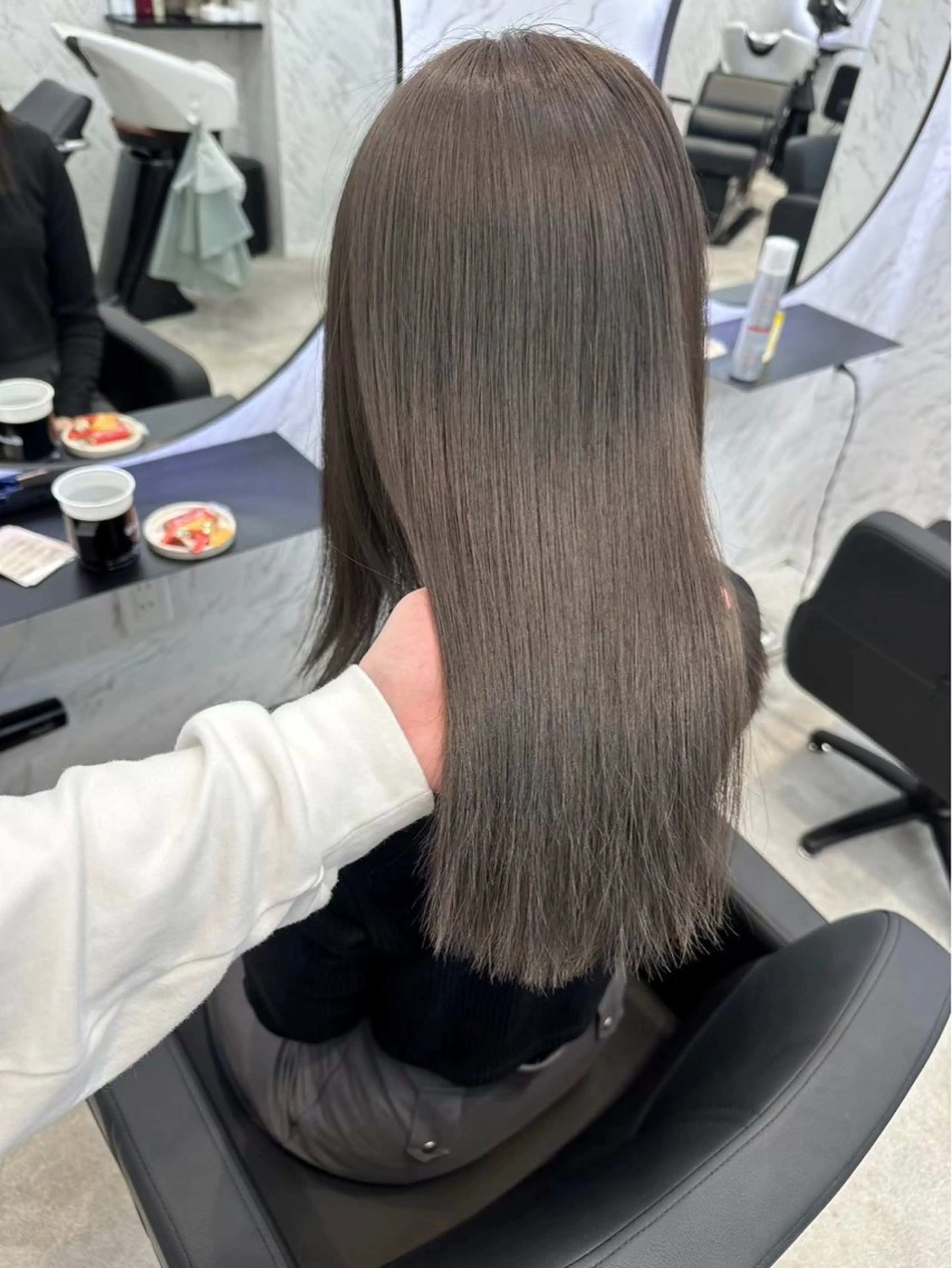 ロング カラー グレージュ オリーブグレージュ オリーブグレー ヘアカラー 韓国ヘア🎀 /♡𝓝𝓸𝓪♡のヘアスタイル