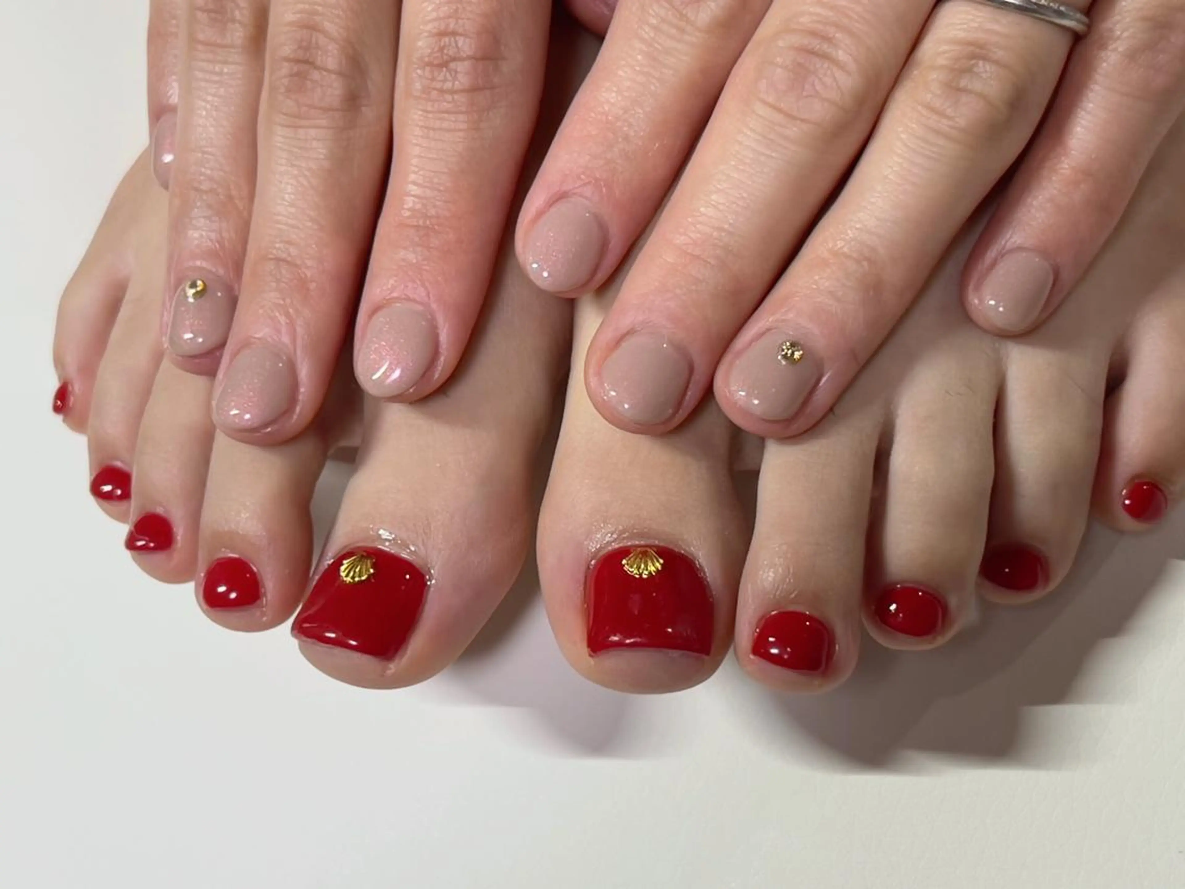 ネイル フットネイル ワンカラーネイル lucky nail 歌舞伎町のネイルデザイン