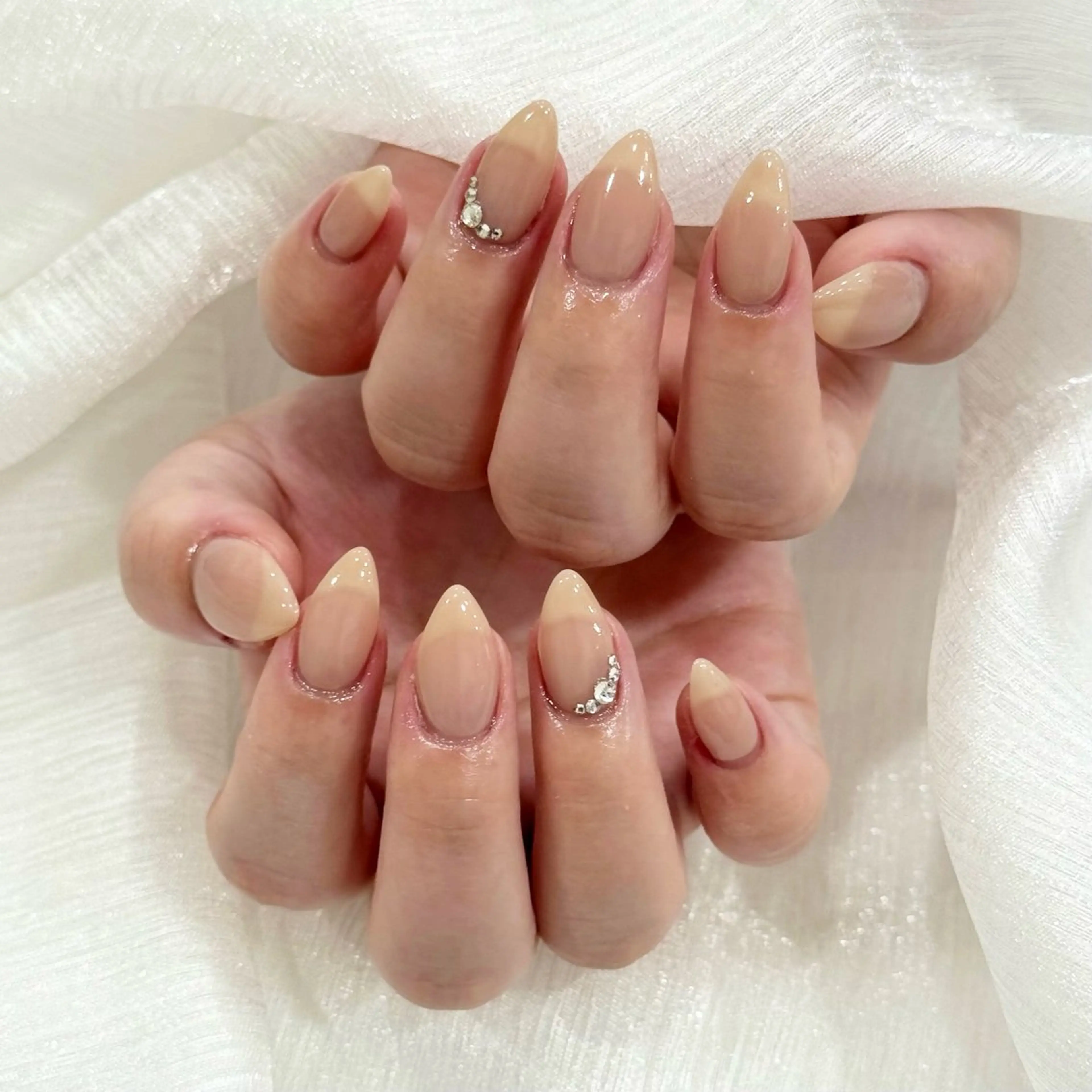 ネイル ワンカラーネイル ストーンネイル ハンドネイル 深井 聖羅のネイルデザイン